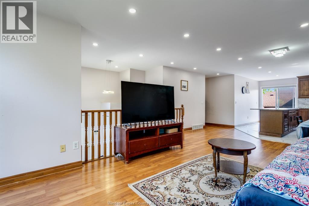 4477 Spago Crescent, Windsor, Ontario  N9G 2Z6 - Photo 4 - 25027384