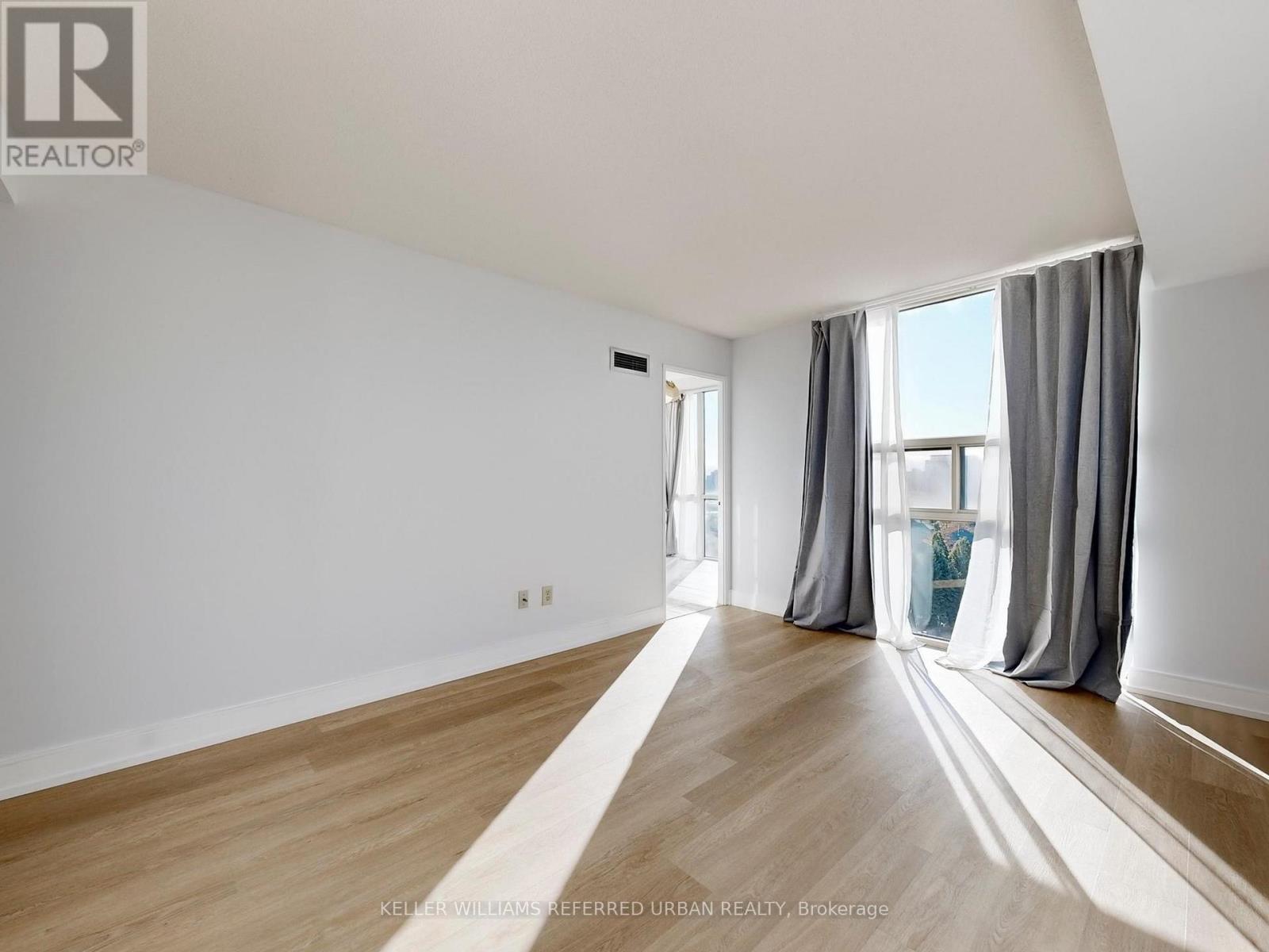 1006 - 40 Harding Boulevard W, Richmond Hill, Ontario  L4C 9S5 - Photo 18 - N12472125