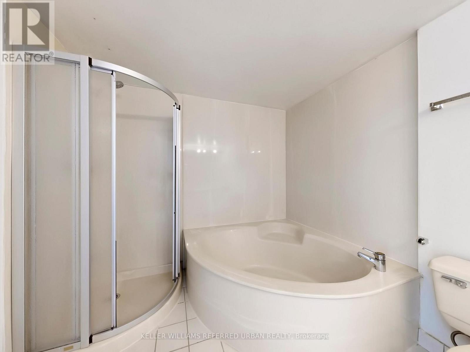 1006 - 40 Harding Boulevard W, Richmond Hill, Ontario  L4C 9S5 - Photo 16 - N12472125