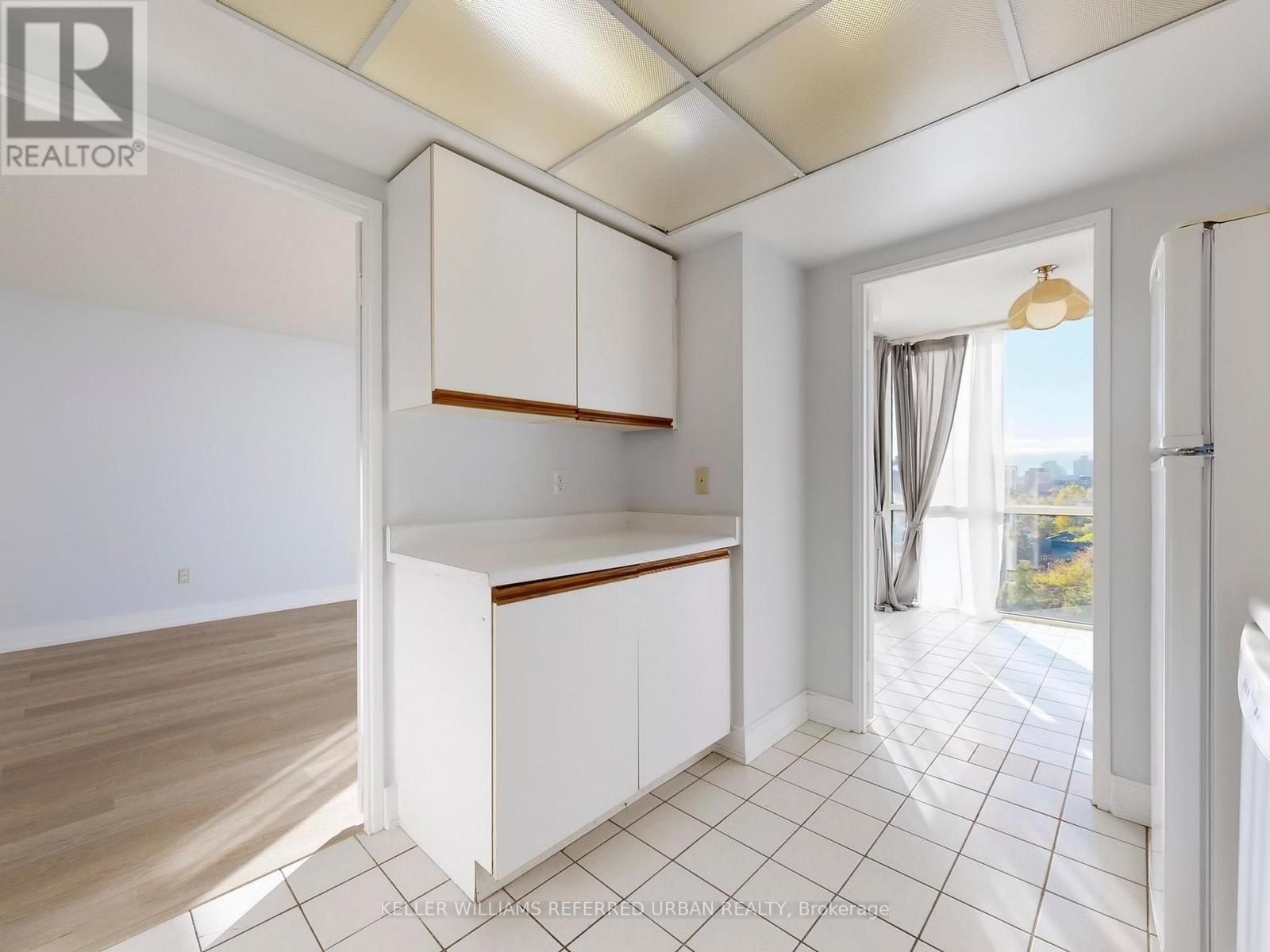 1006 - 40 Harding Boulevard W, Richmond Hill, Ontario  L4C 9S5 - Photo 15 - N12472125