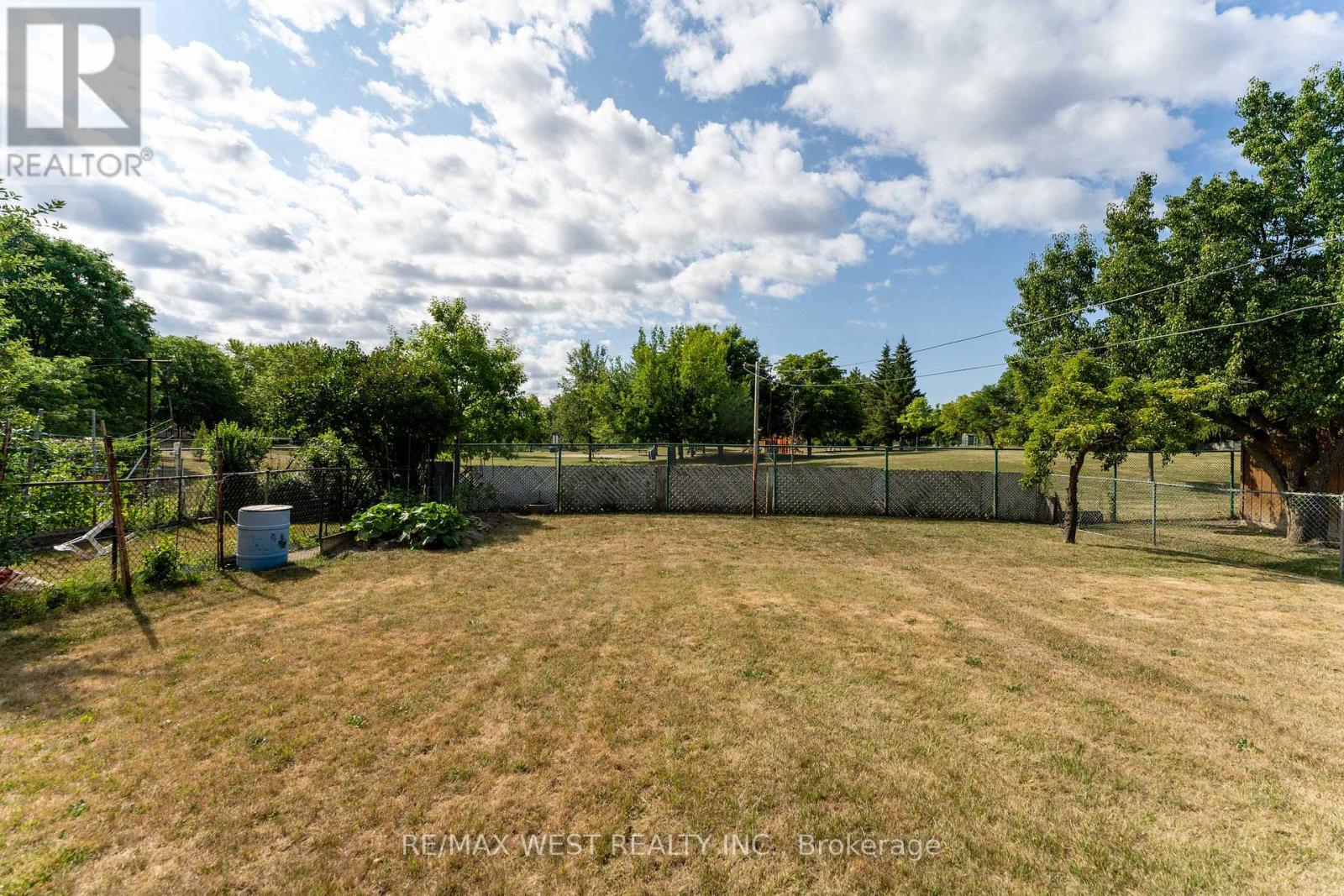 125 Honeywood Road, Toronto, Ontario  M3N 1B3 - Photo 10 - W12467581