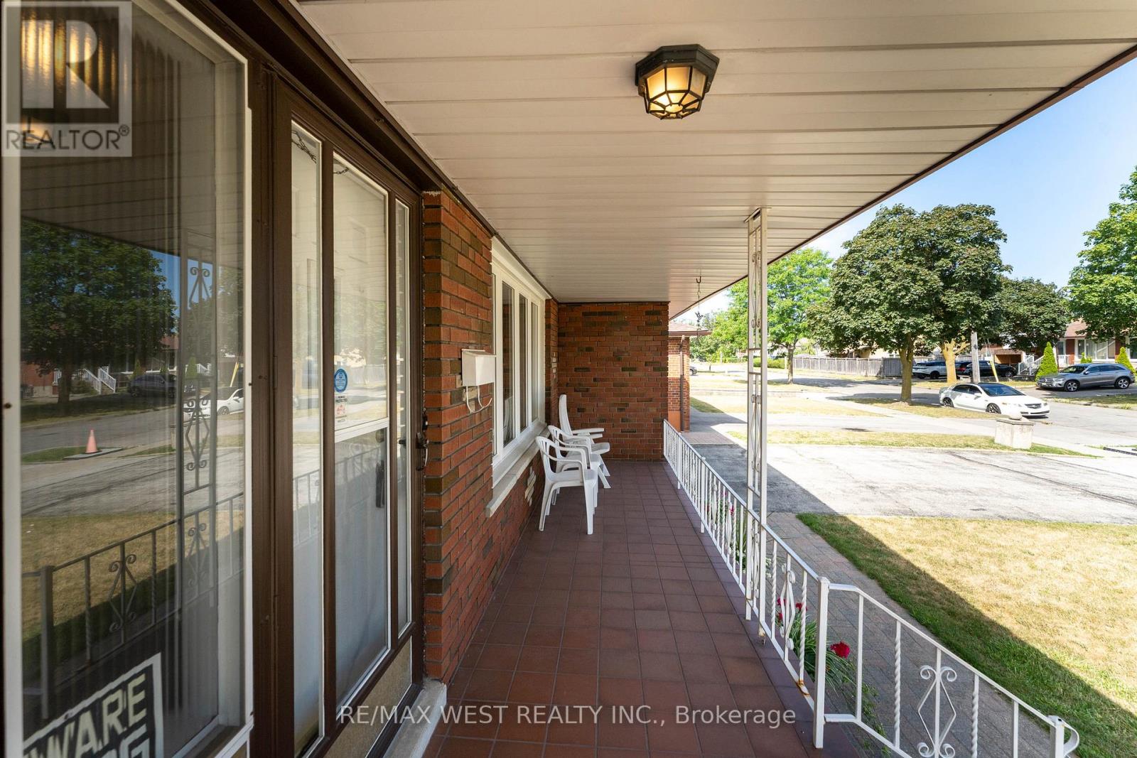 125 Honeywood Road, Toronto, Ontario  M3N 1B3 - Photo 11 - W12467581