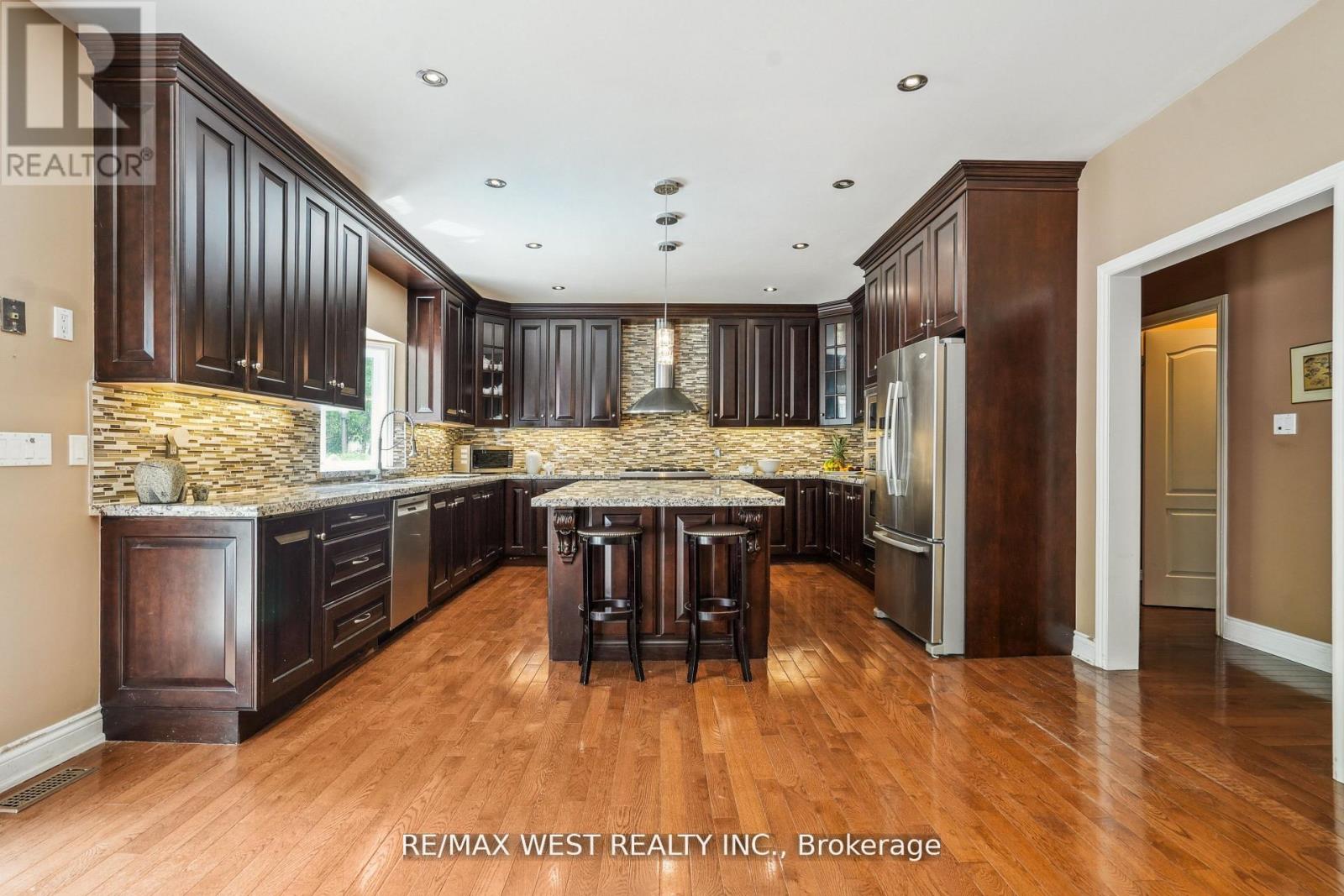 81 Woodview Drive, Pickering, Ontario  L1V 1L1 - Photo 8 - E12438221