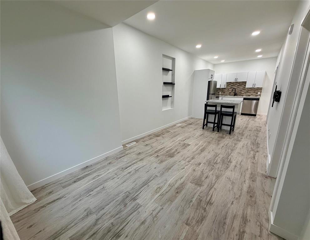 422 Roseberry Street, Winnipeg, Manitoba  R3J 1T5 - Photo 3 - 202527468