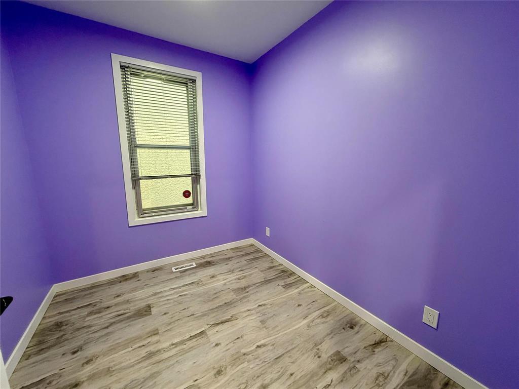422 Roseberry Street, Winnipeg, Manitoba  R3J 1T5 - Photo 9 - 202527468