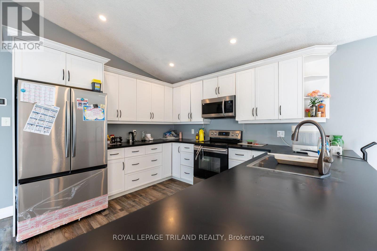 46 Dalhousie Crescent, London South, Ontario  N6K 3N2 - Photo 11 - X12460005