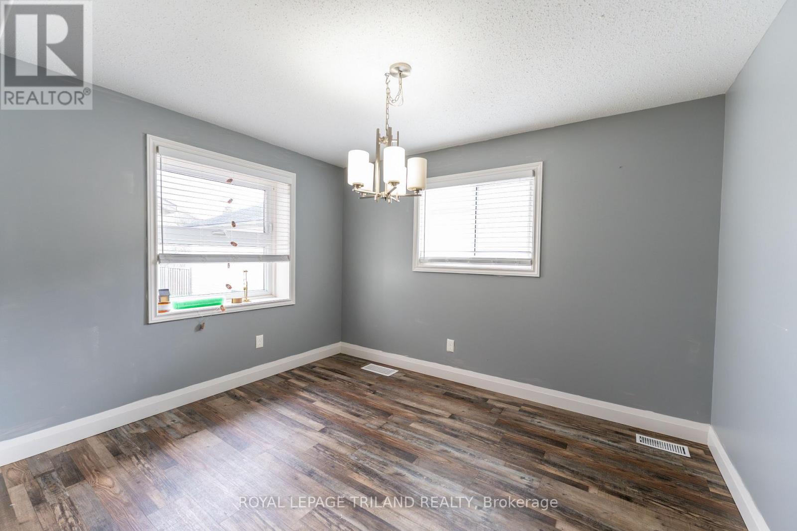 46 Dalhousie Crescent, London South, Ontario  N6K 3N2 - Photo 5 - X12460005