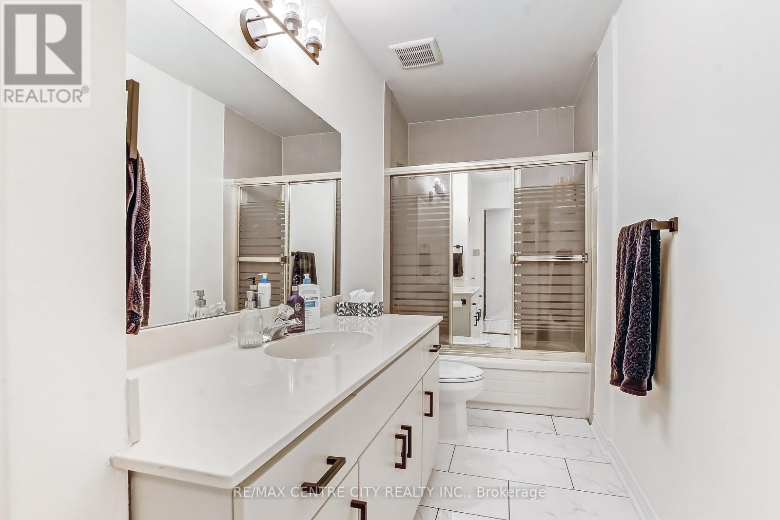 Photo 13 of 37 for 205 - 549 Ridout Street N