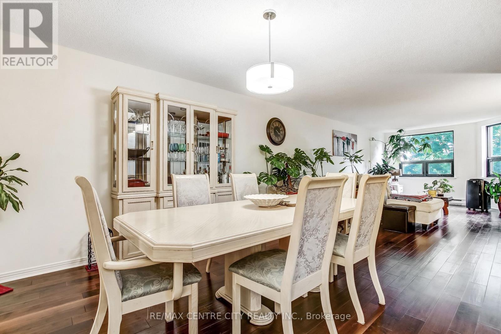 Photo 14 of 37 for 205 - 549 Ridout Street N