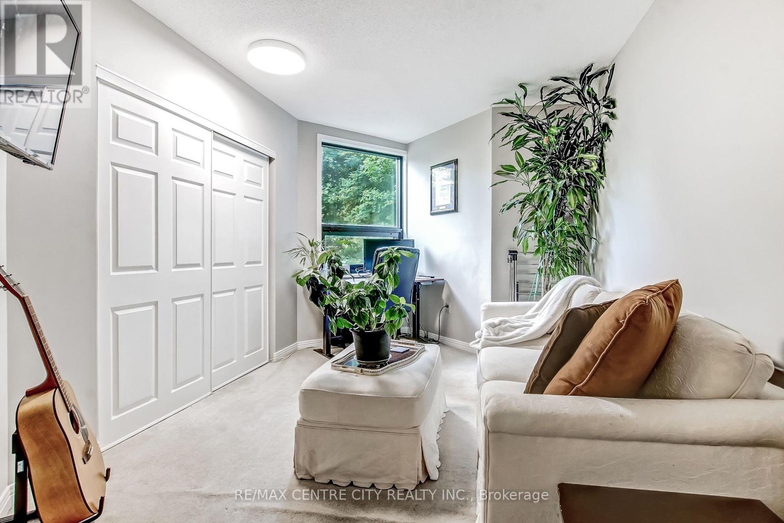 Photo 17 of 37 for 205 - 549 Ridout Street N