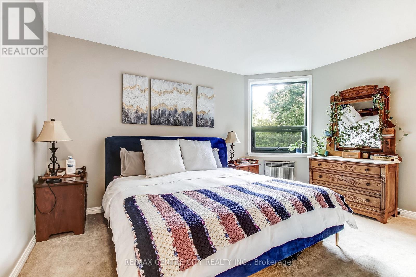 Photo 19 of 37 for 205 - 549 Ridout Street N