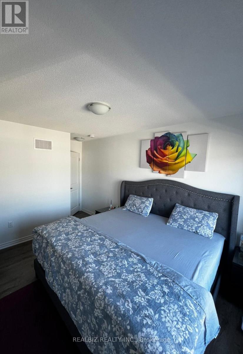 65 Keppel Circle, Brampton, Ontario  L7A 5K9 - Photo 10 - W12447751