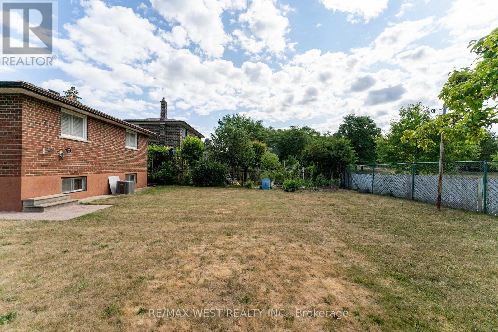 125 Honeywood Road, Toronto, Ontario  M3N 1B3 - Photo 43 - W12467581