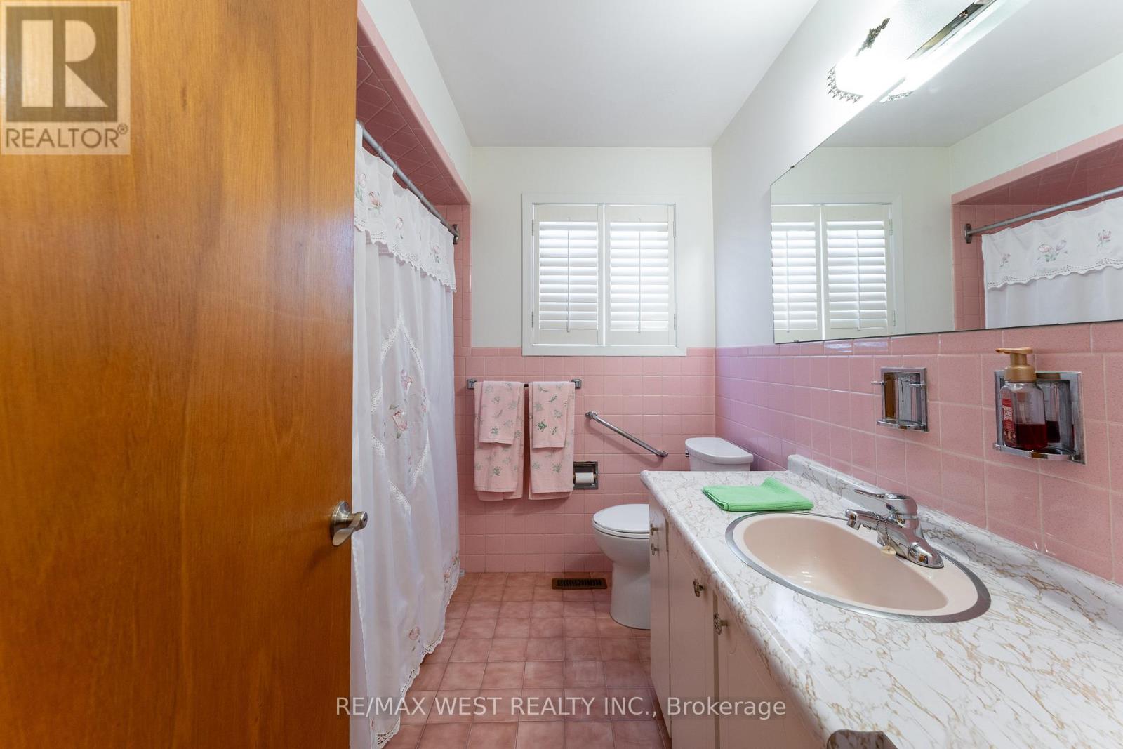 125 Honeywood Road, Toronto, Ontario  M3N 1B3 - Photo 18 - W12467581