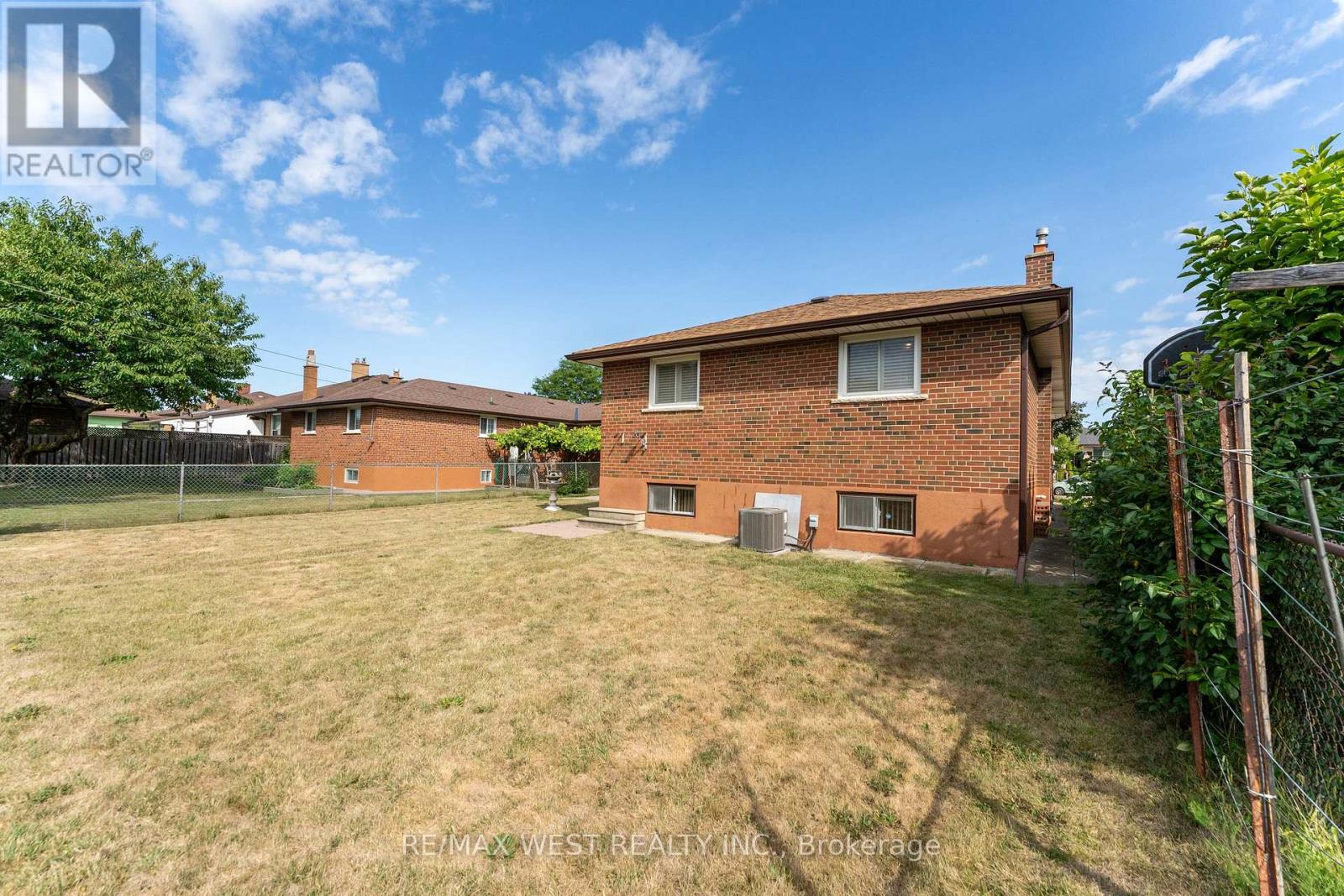 125 Honeywood Road, Toronto, Ontario  M3N 1B3 - Photo 46 - W12467581