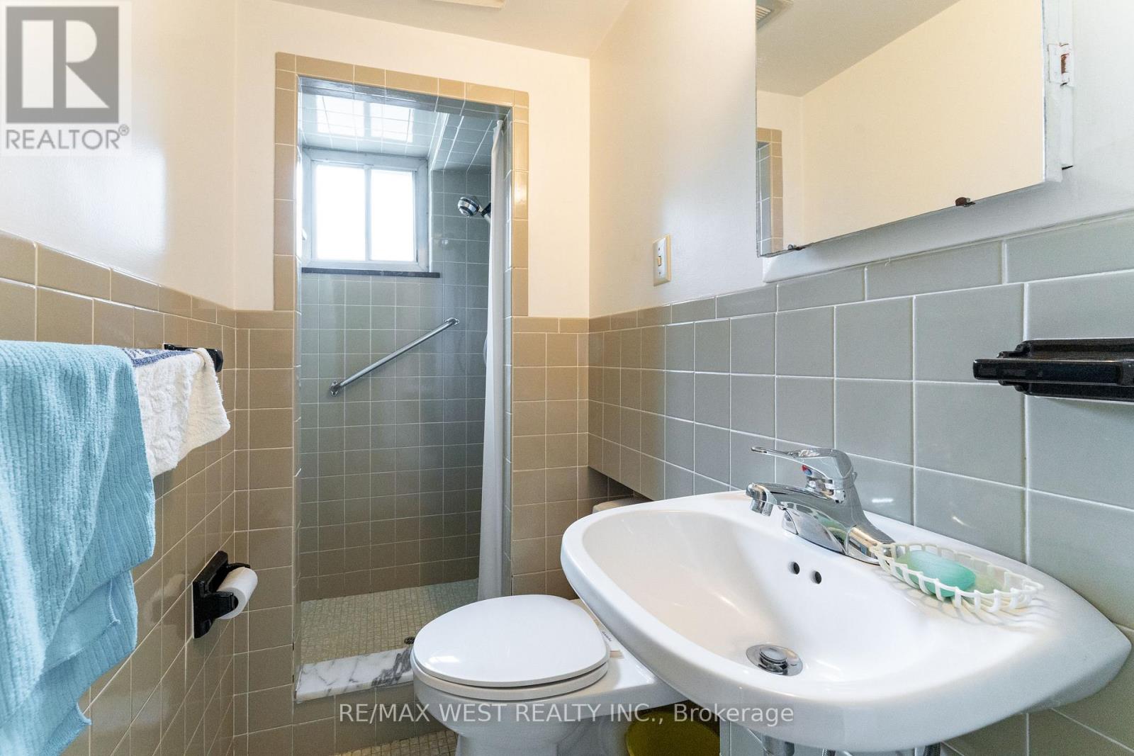 125 Honeywood Road, Toronto, Ontario  M3N 1B3 - Photo 33 - W12467581