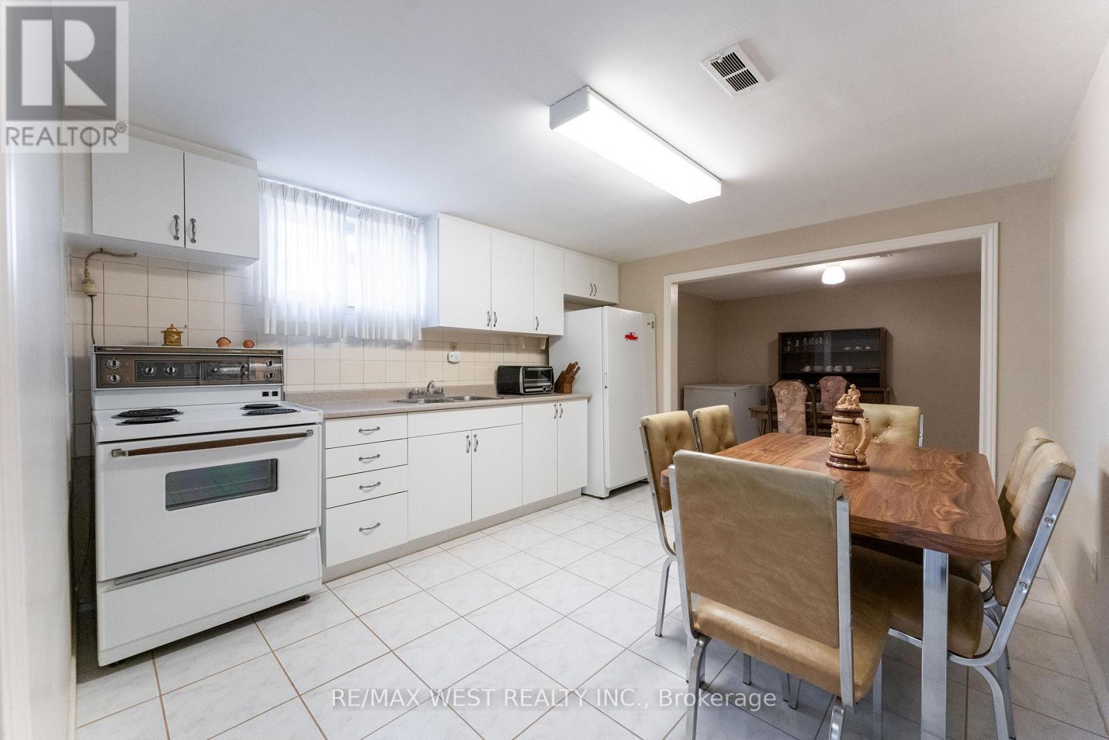 125 Honeywood Road, Toronto, Ontario  M3N 1B3 - Photo 25 - W12467581