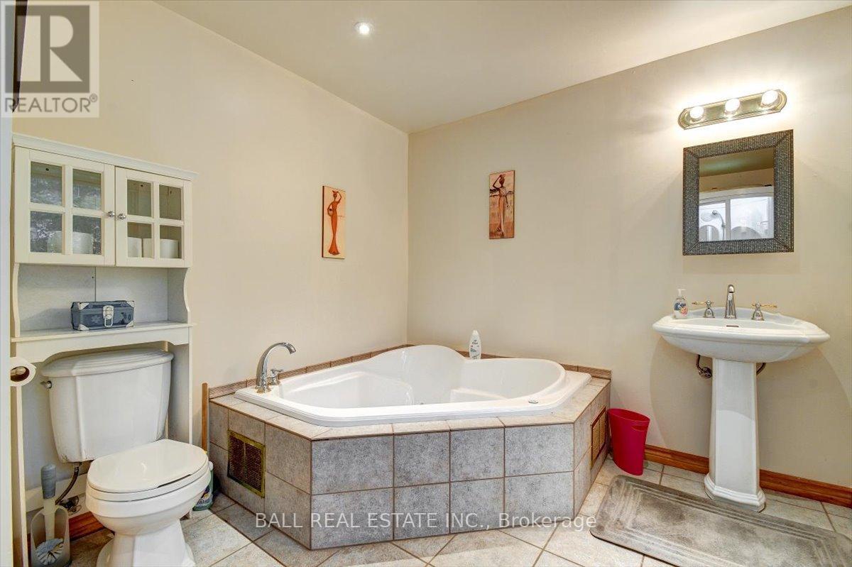 40 South Jordan Lake Road, Tudor And Cashel, Ontario  K0L 1W0 - Photo 12 - X12486033