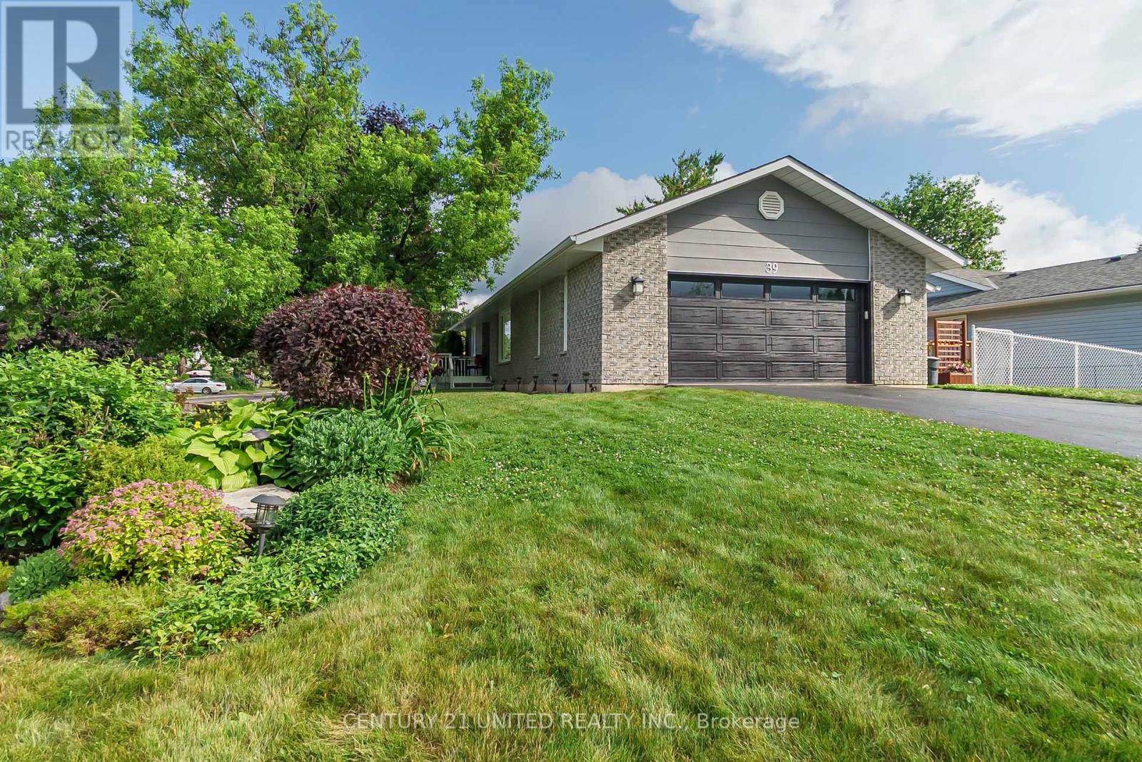 39 Cedartree Lane, Kawartha Lakes (Bobcaygeon), Ontario  K0M 1A0 - Photo 2 - X12486078