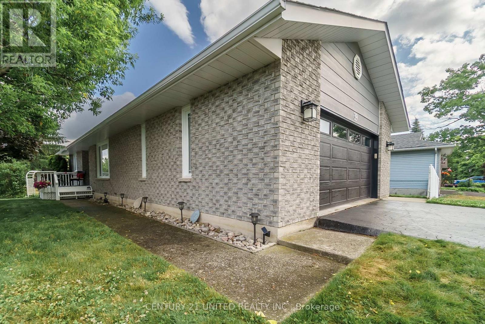 39 Cedartree Lane, Kawartha Lakes (Bobcaygeon), Ontario  K0M 1A0 - Photo 3 - X12486078