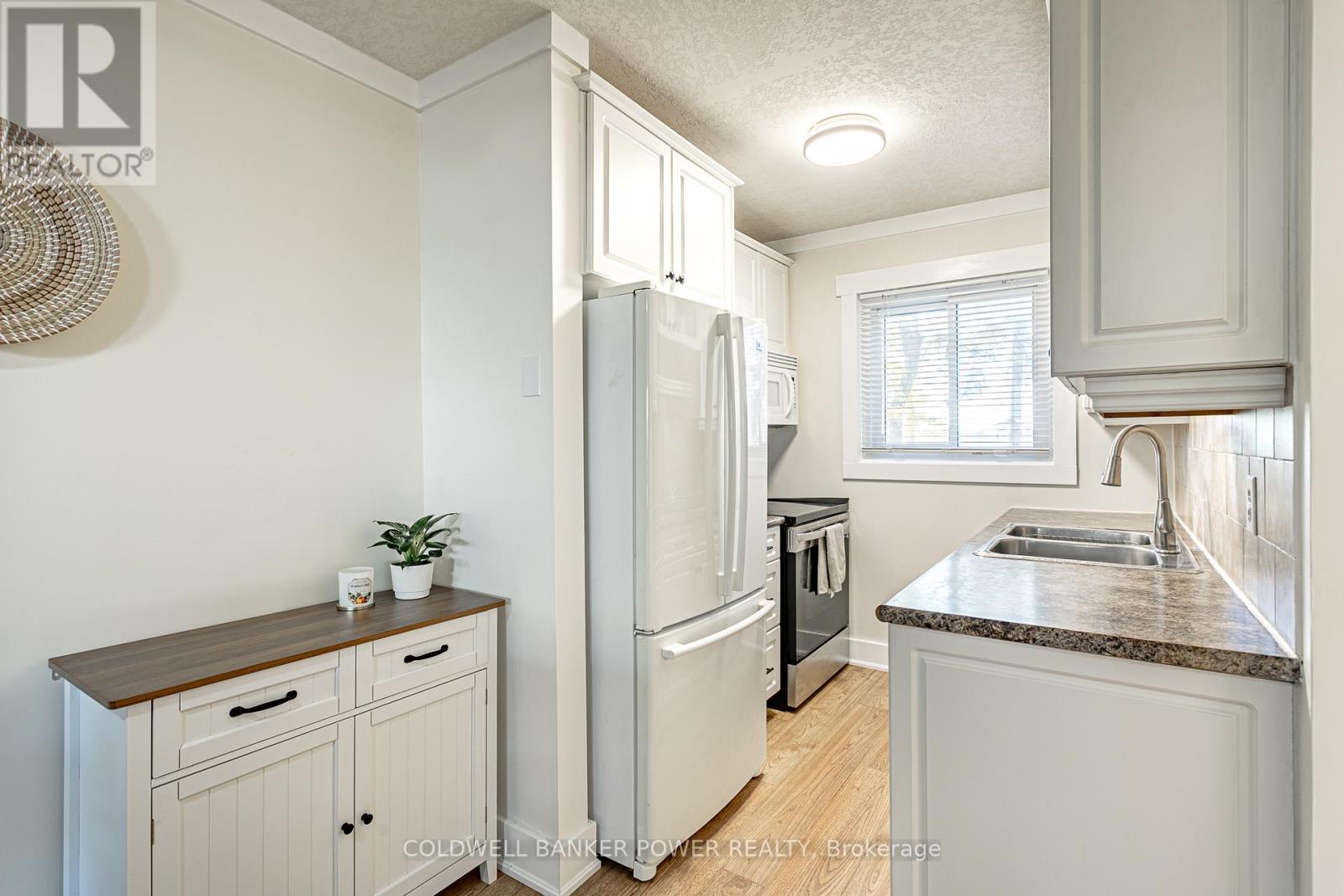 154 - 166 Southdale Road W, London South, Ontario  N6J 2J1 - Photo 9 - X12486057