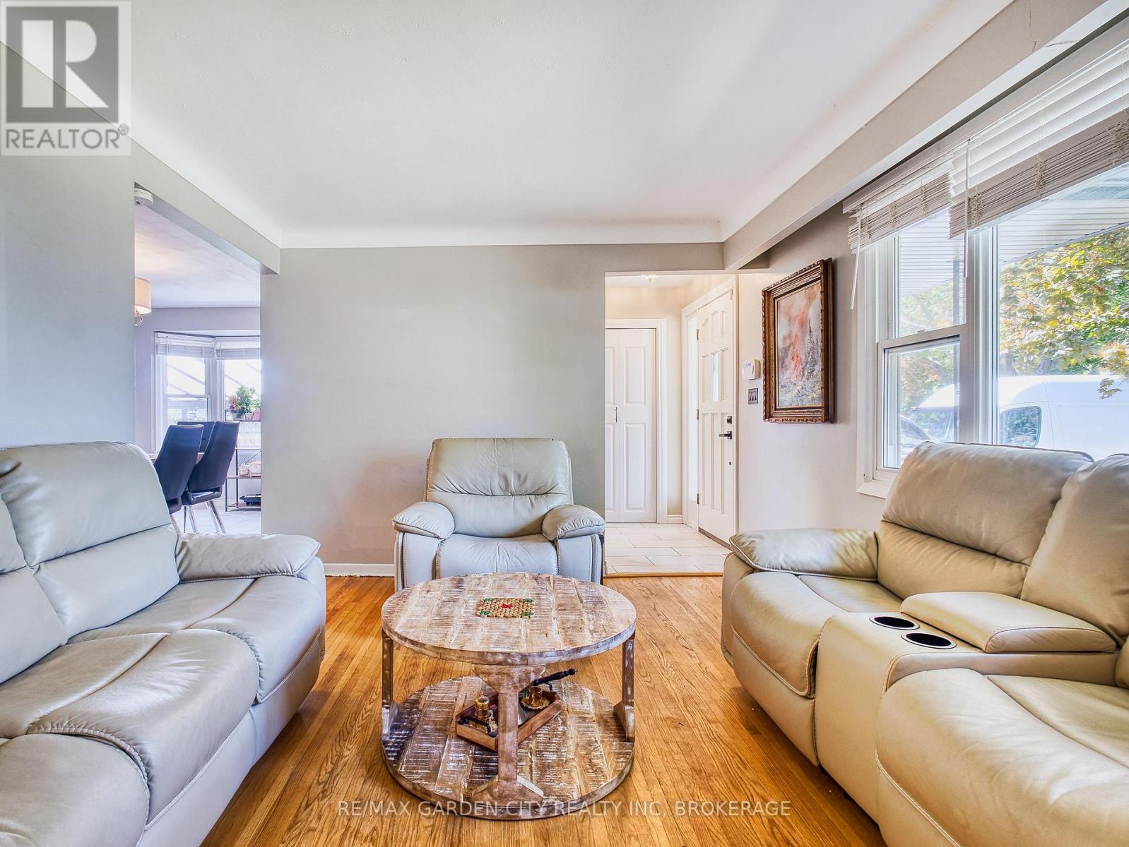 12 Princeway Drive, St. Catharines, Ontario  L2N 2X6 - Photo 3 - X12486086