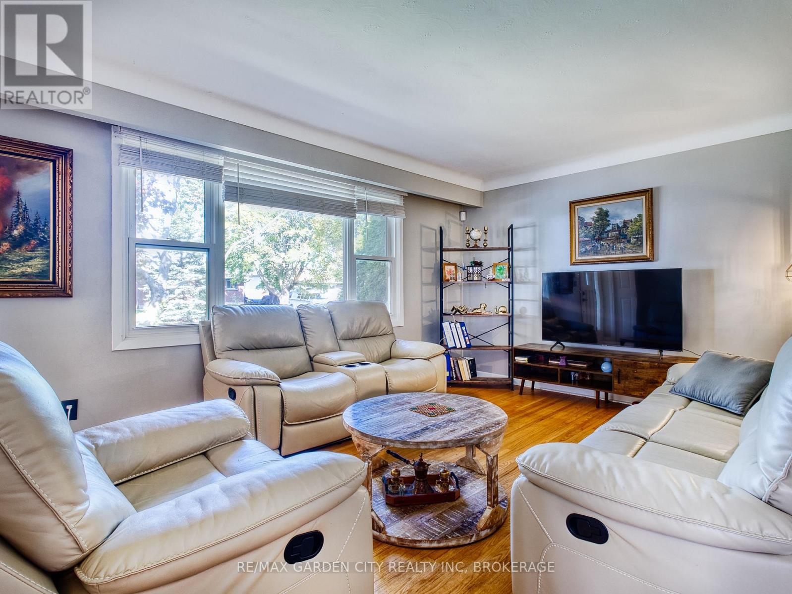 12 Princeway Drive, St. Catharines, Ontario  L2N 2X6 - Photo 4 - X12486086