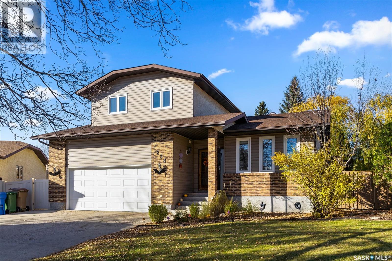 238 Hector Crescent N, Regina, Saskatchewan  S4Y 1C6 - Photo 2 - SK021862