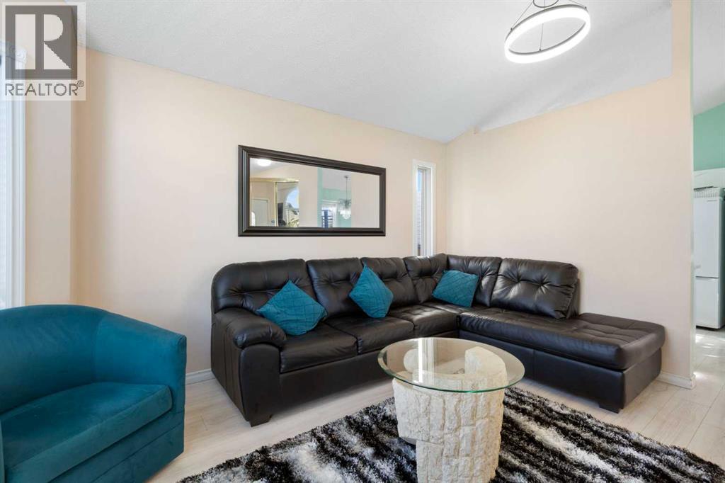 331 Coverdale Court Ne, Calgary, Alberta  T3K 4J8 - Photo 9 - A2264047