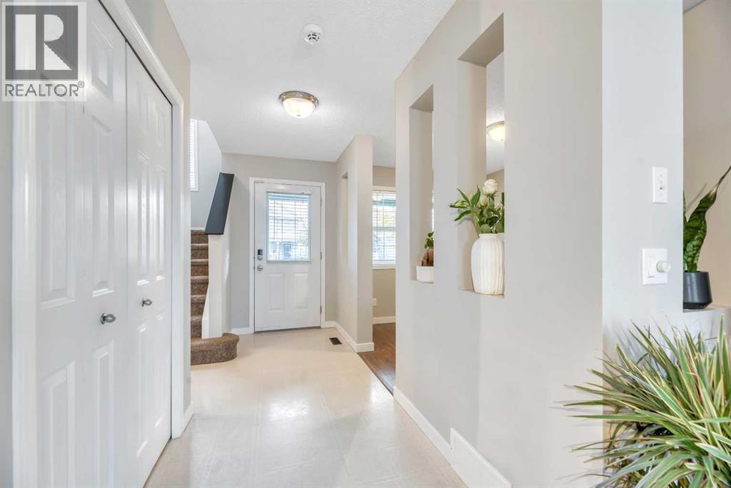 84 Evermeadow Manor Sw, Calgary, Alberta  T2Y 4W8 - Photo 5 - A2264507