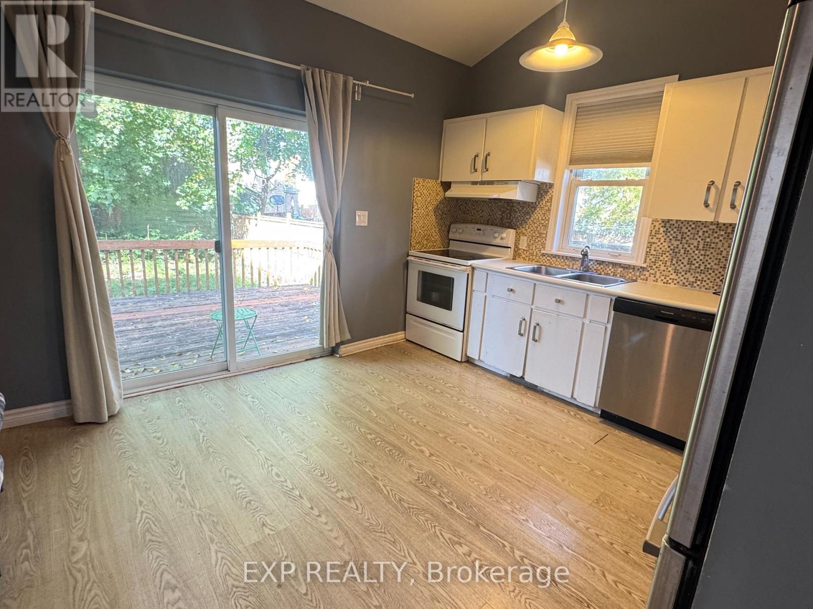 5205 Palmer Avenue, Niagara Falls, Ontario  L2E 3T9 - Photo 6 - X12468846