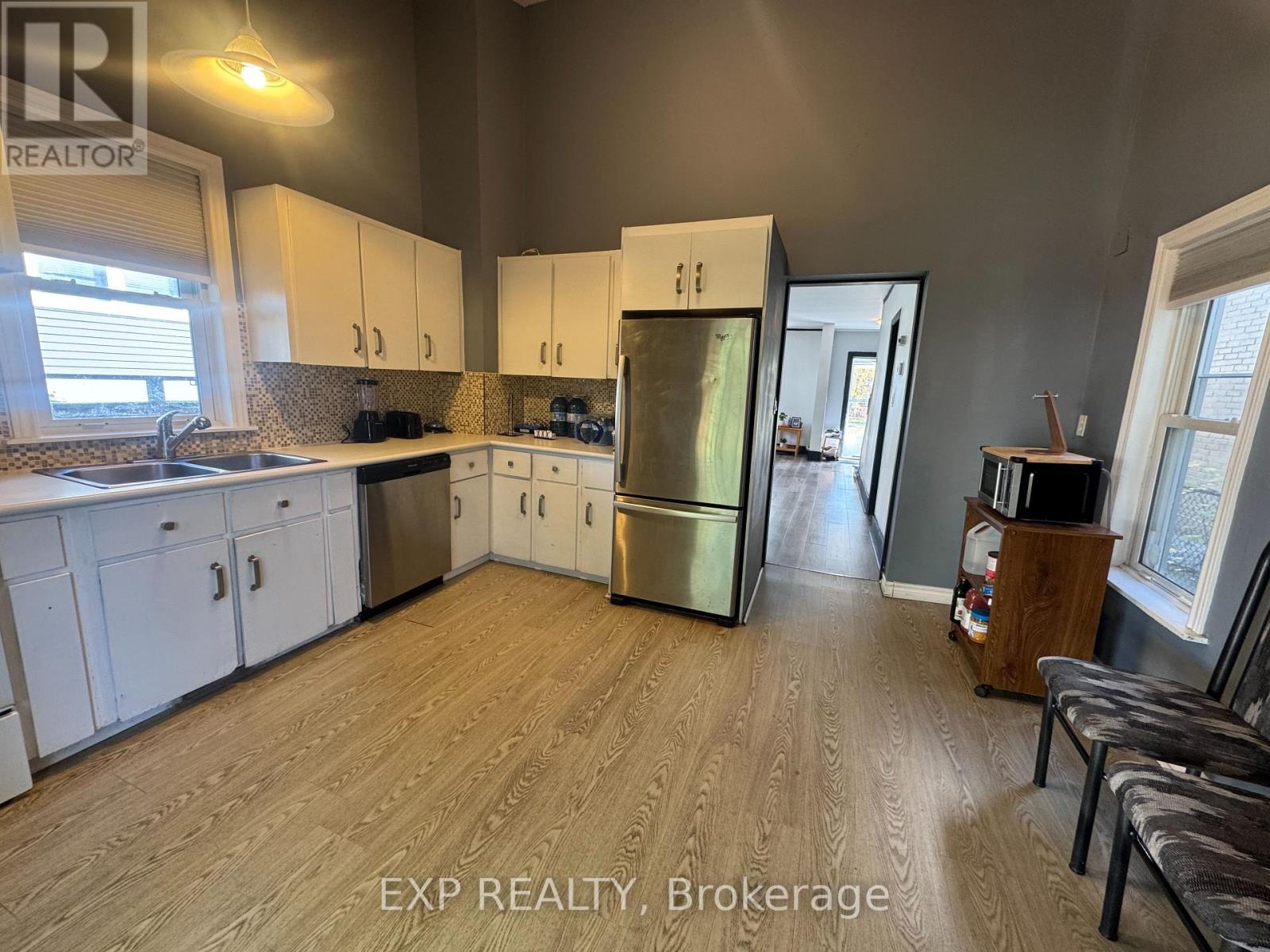 5205 Palmer Avenue, Niagara Falls, Ontario  L2E 3T9 - Photo 9 - X12472689