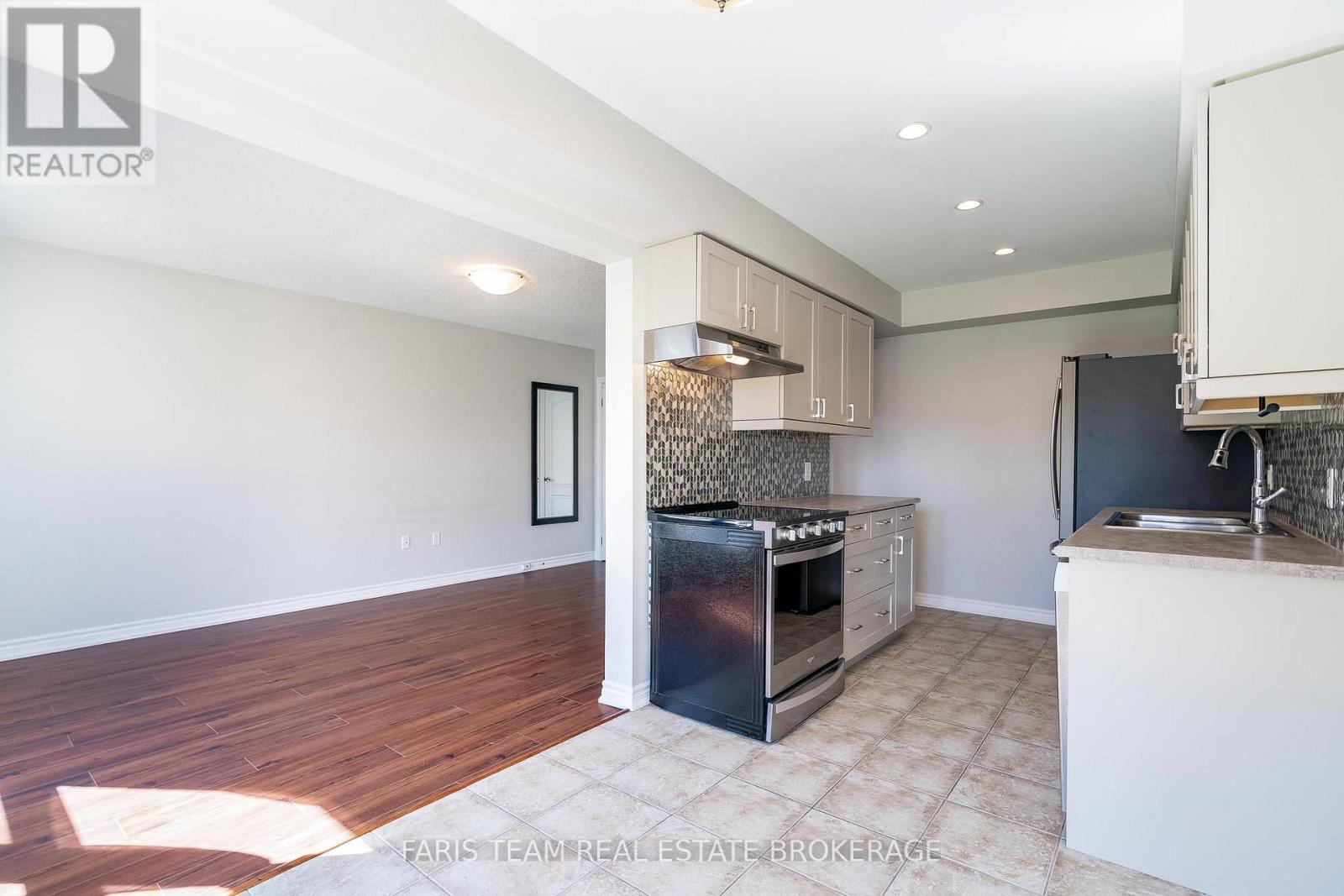 30 Southwoods Crescent, Barrie, Ontario  L4N 9P8 - Photo 11 - S12485982