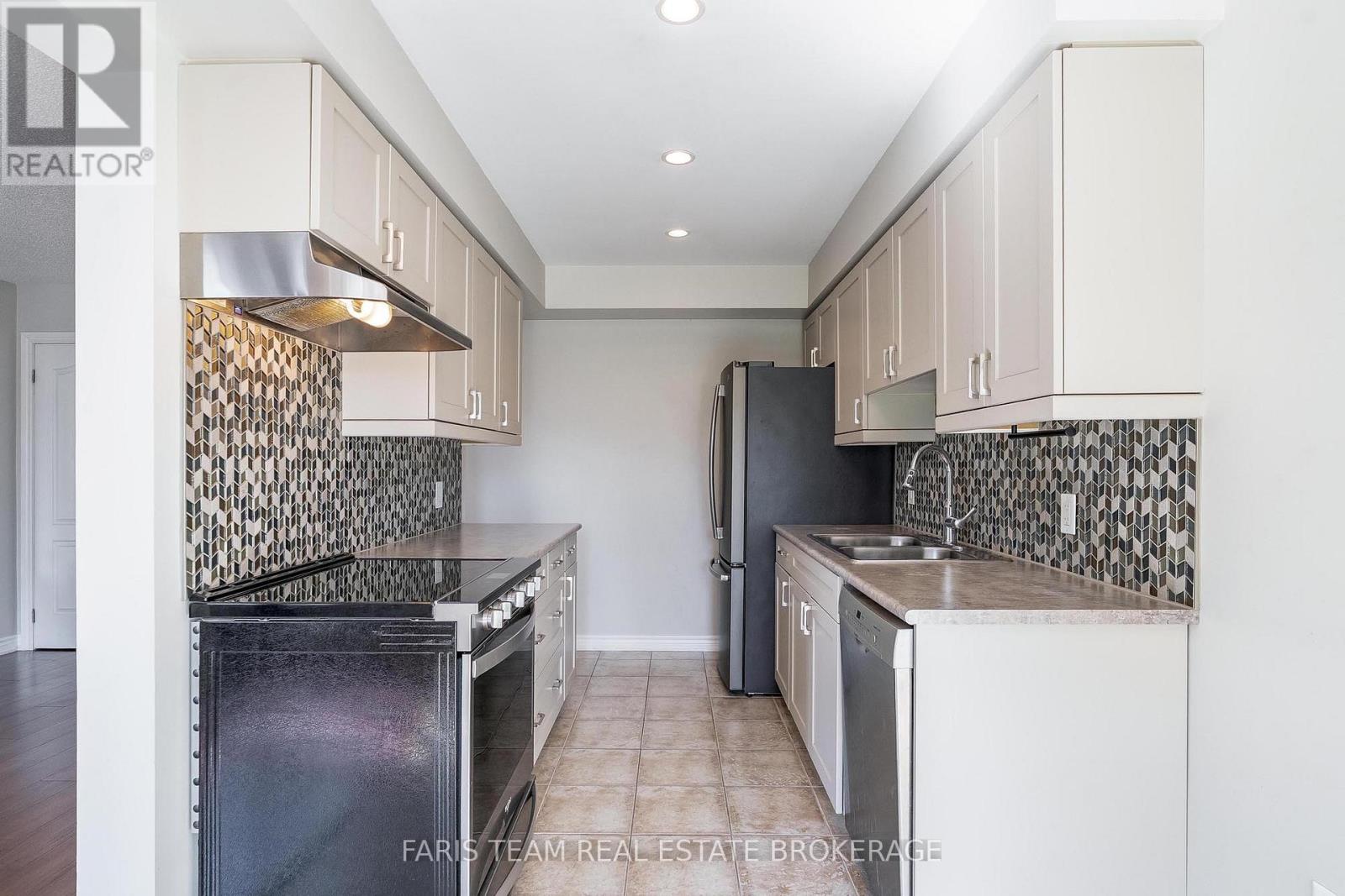 30 Southwoods Crescent, Barrie, Ontario  L4N 9P8 - Photo 5 - S12485982