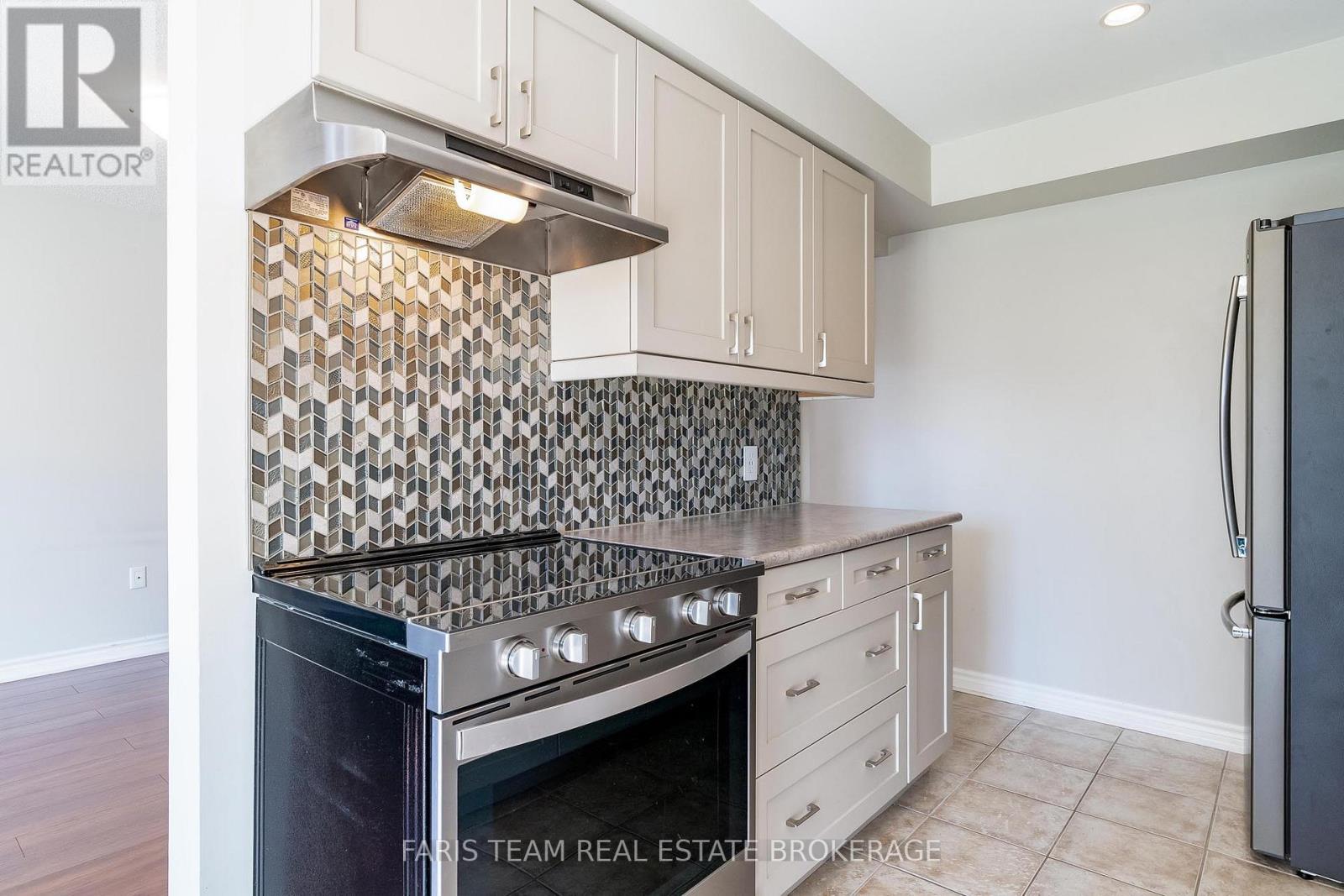 30 Southwoods Crescent, Barrie, Ontario  L4N 9P8 - Photo 6 - S12485982