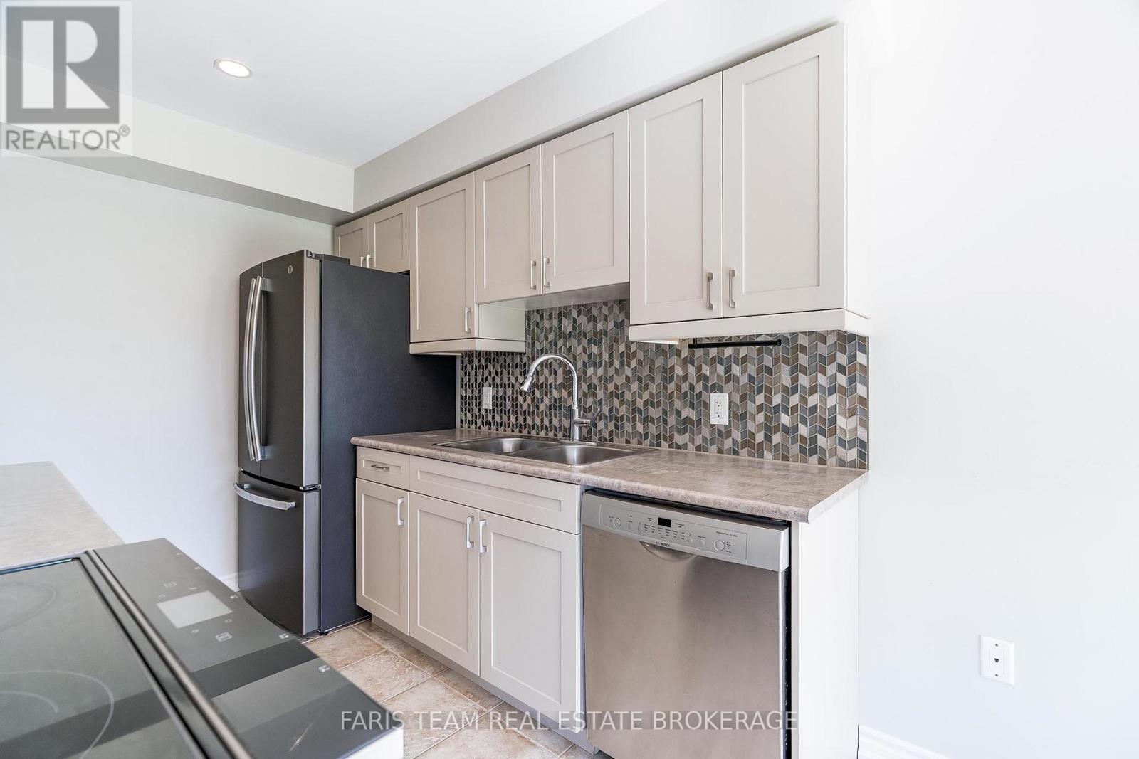 30 Southwoods Crescent, Barrie, Ontario  L4N 9P8 - Photo 7 - S12485982