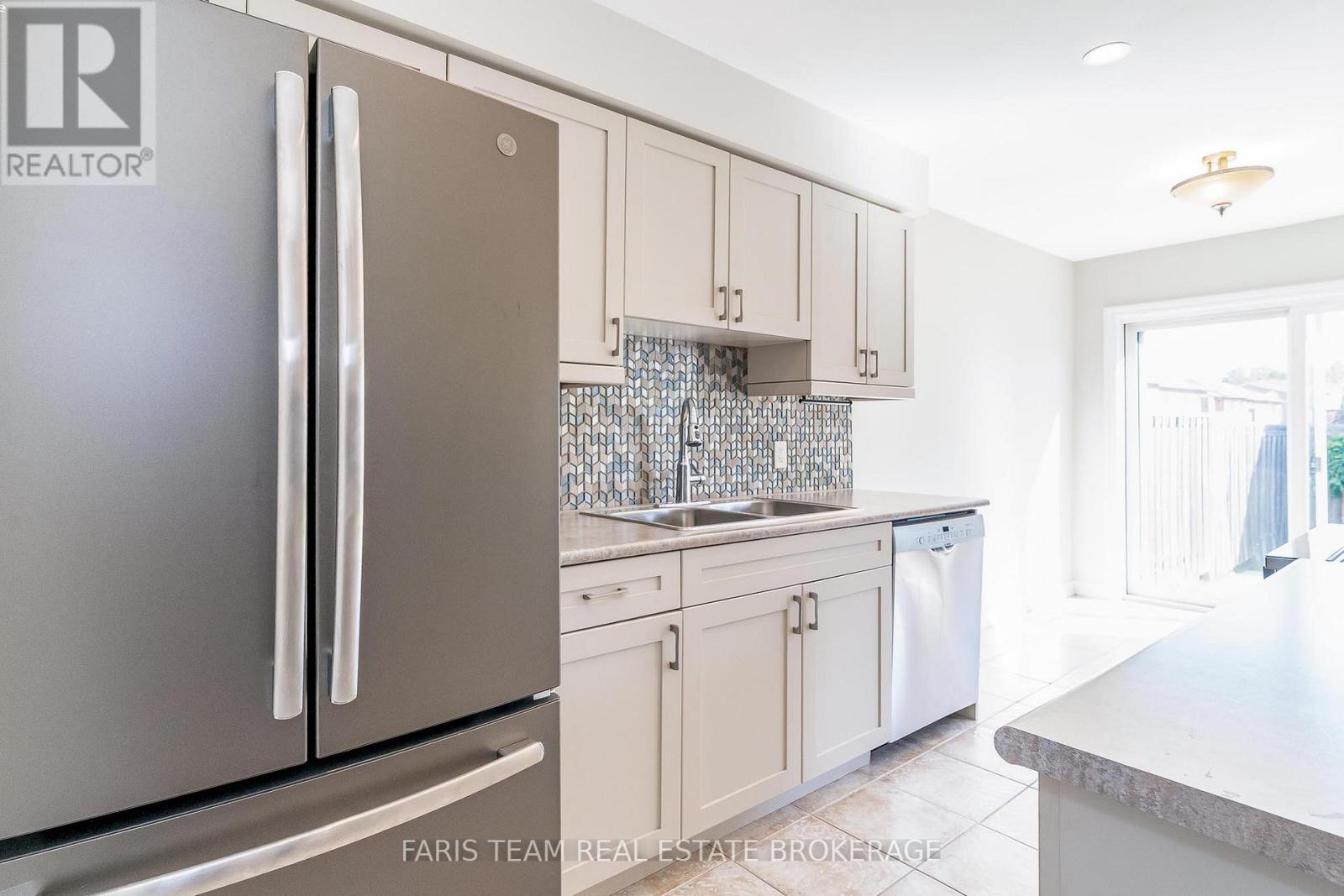 30 Southwoods Crescent, Barrie, Ontario  L4N 9P8 - Photo 8 - S12485982