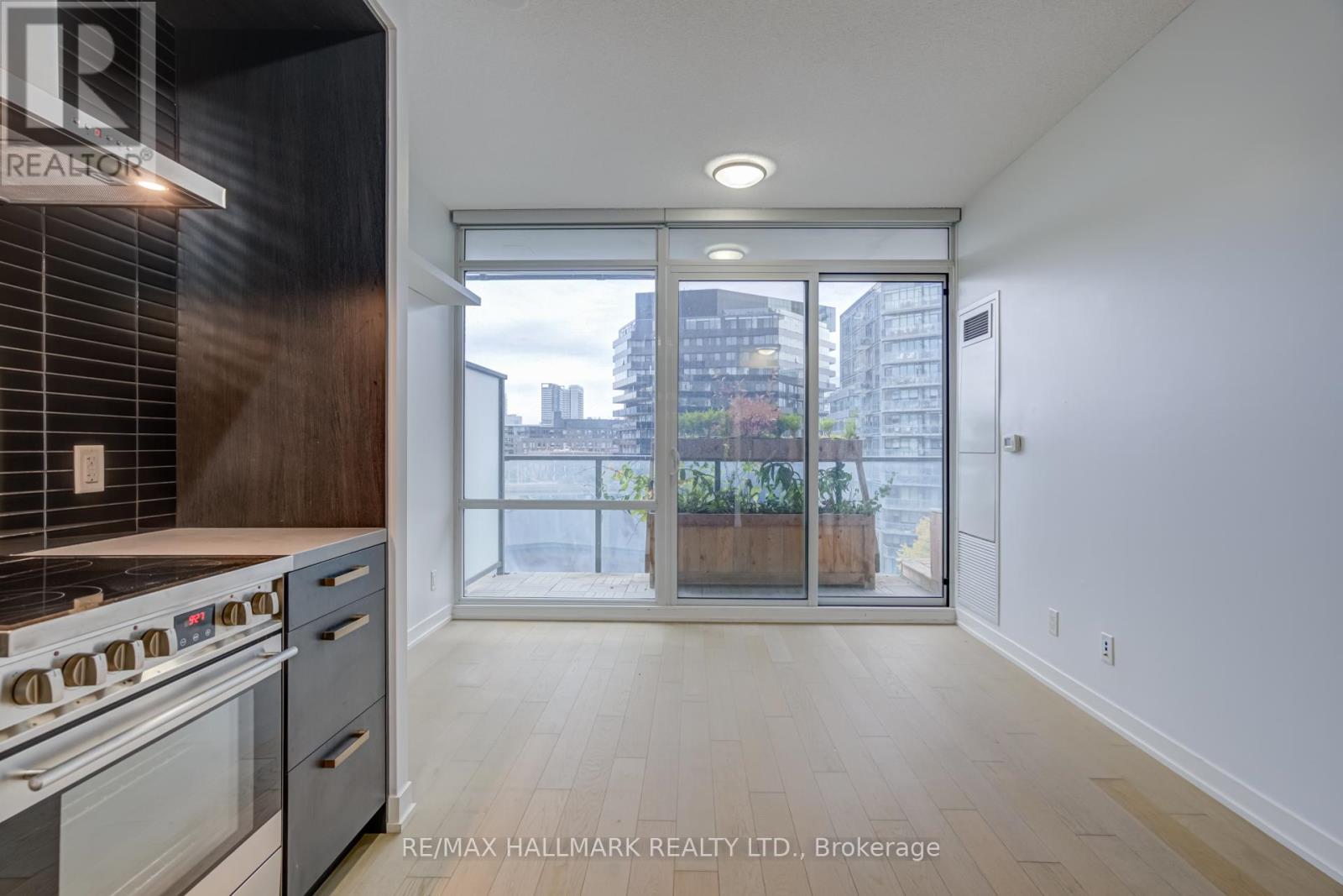 S513 - 120 Bayview Avenue, Toronto, Ontario  M5A 3R7 - Photo 15 - C12486088