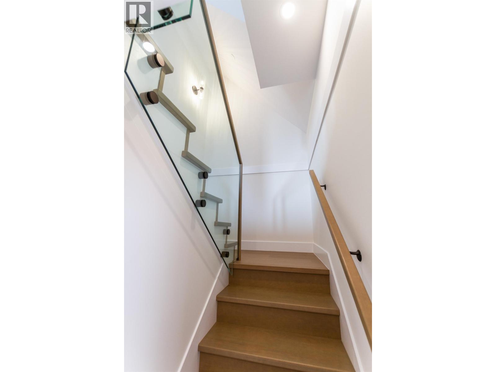 1926 William Street, Vancouver, British Columbia  V5L 2R8 - Photo 8 - R3042460