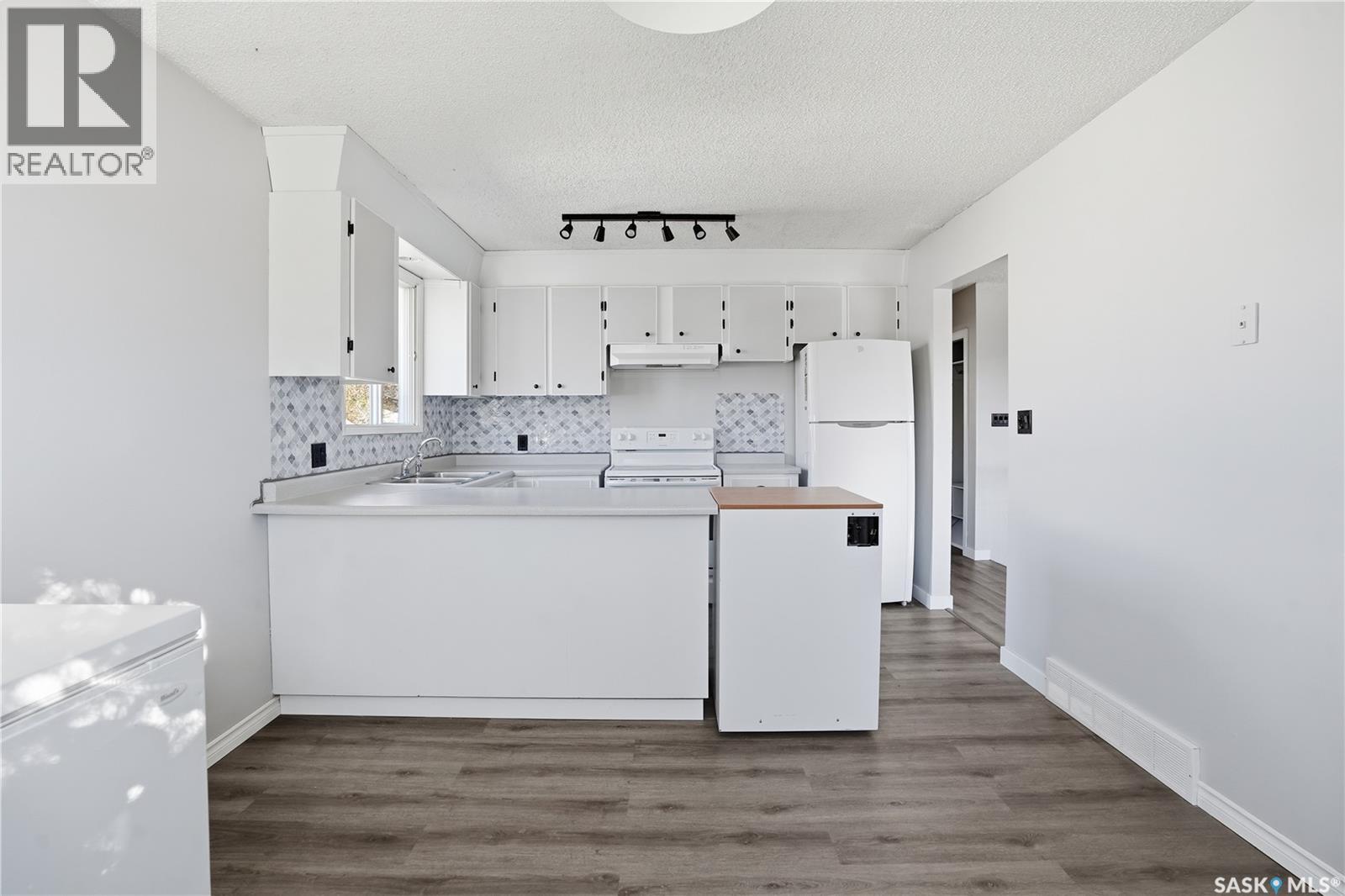 27 Brockelbank Crescent, Regina, Saskatchewan  S4R 6J5 - Photo 16 - SK021894