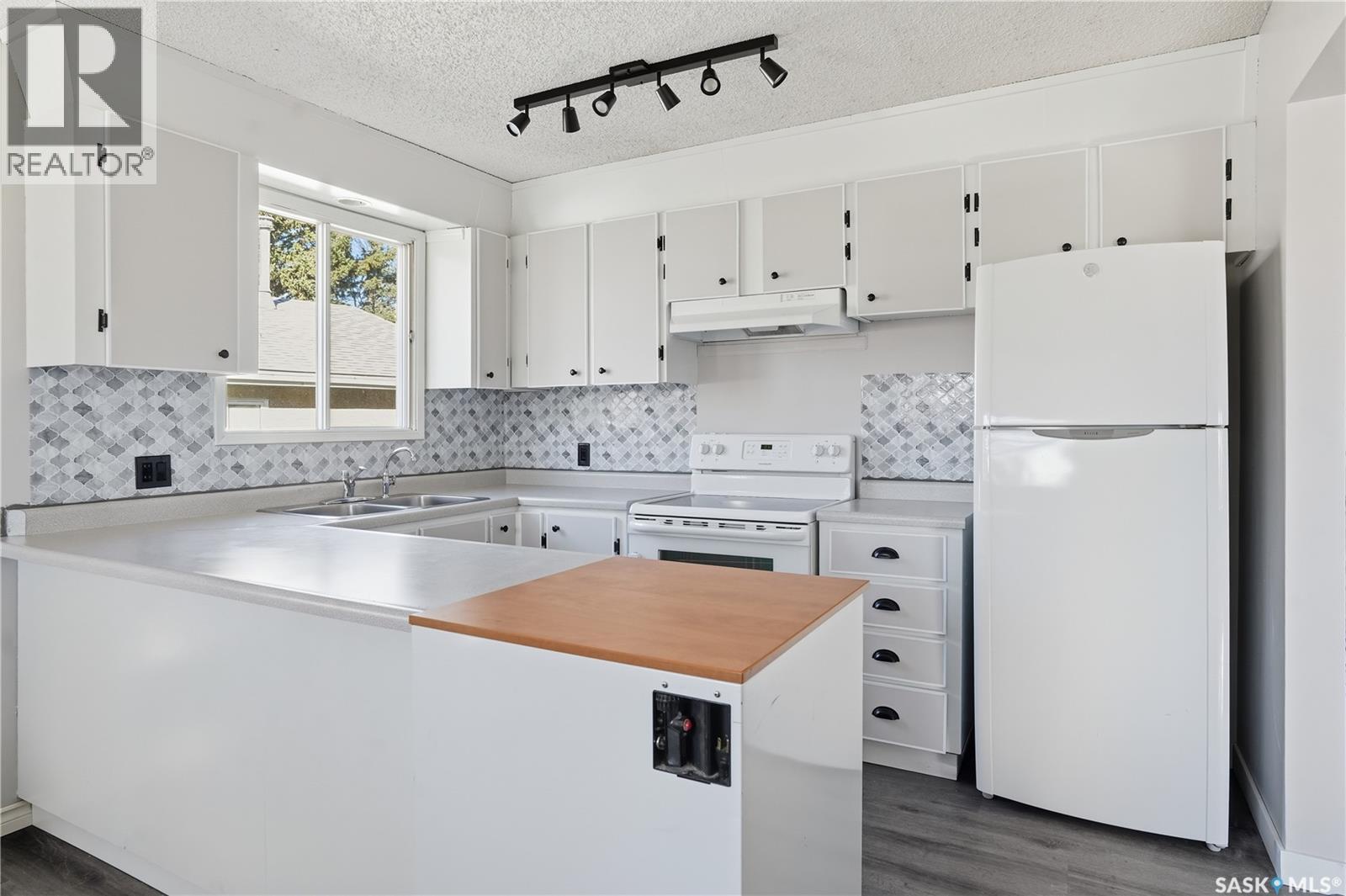 27 Brockelbank Crescent, Regina, Saskatchewan  S4R 6J5 - Photo 17 - SK021894