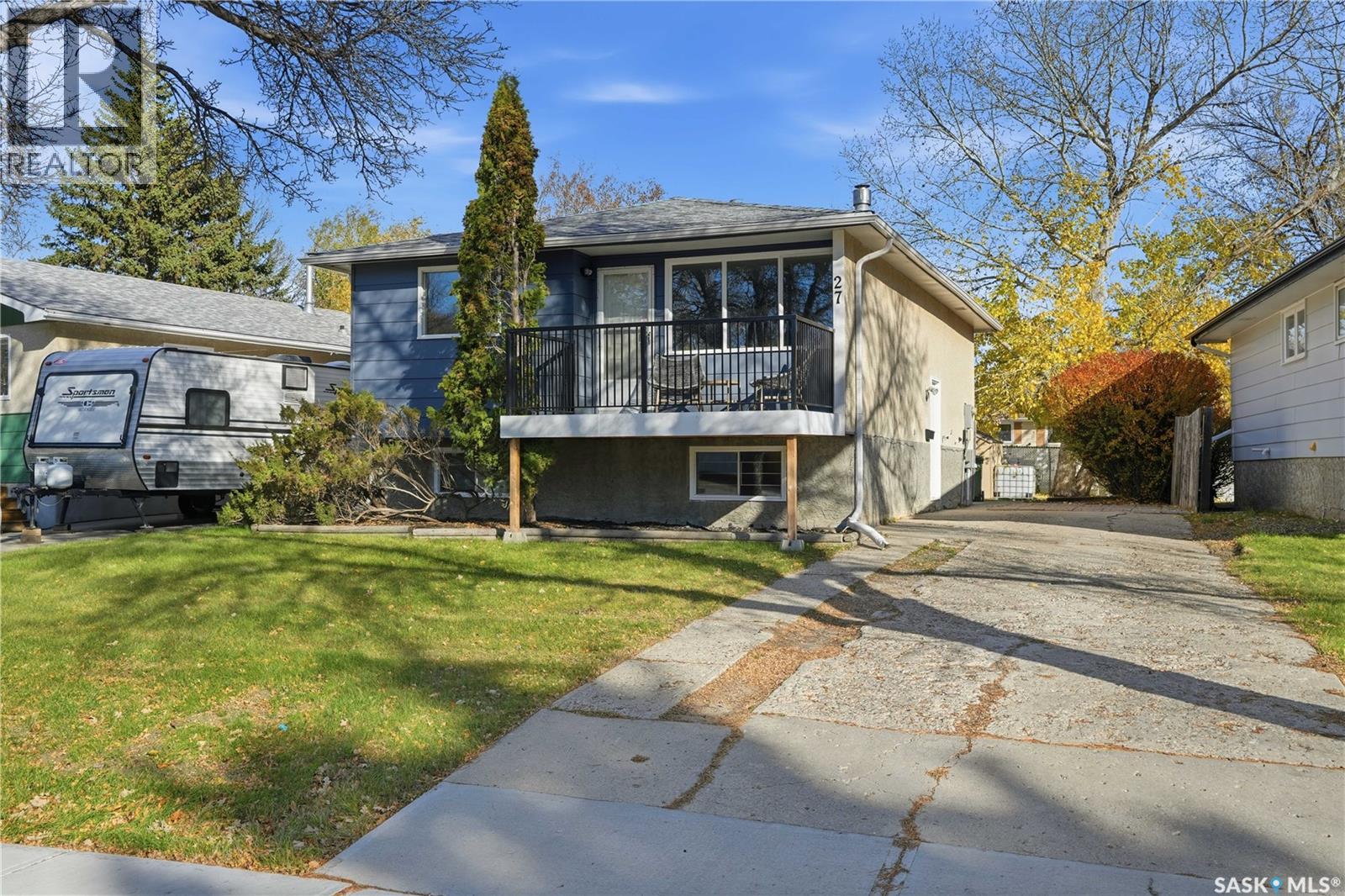 27 Brockelbank Crescent, Regina, Saskatchewan  S4R 6J5 - Photo 2 - SK021894