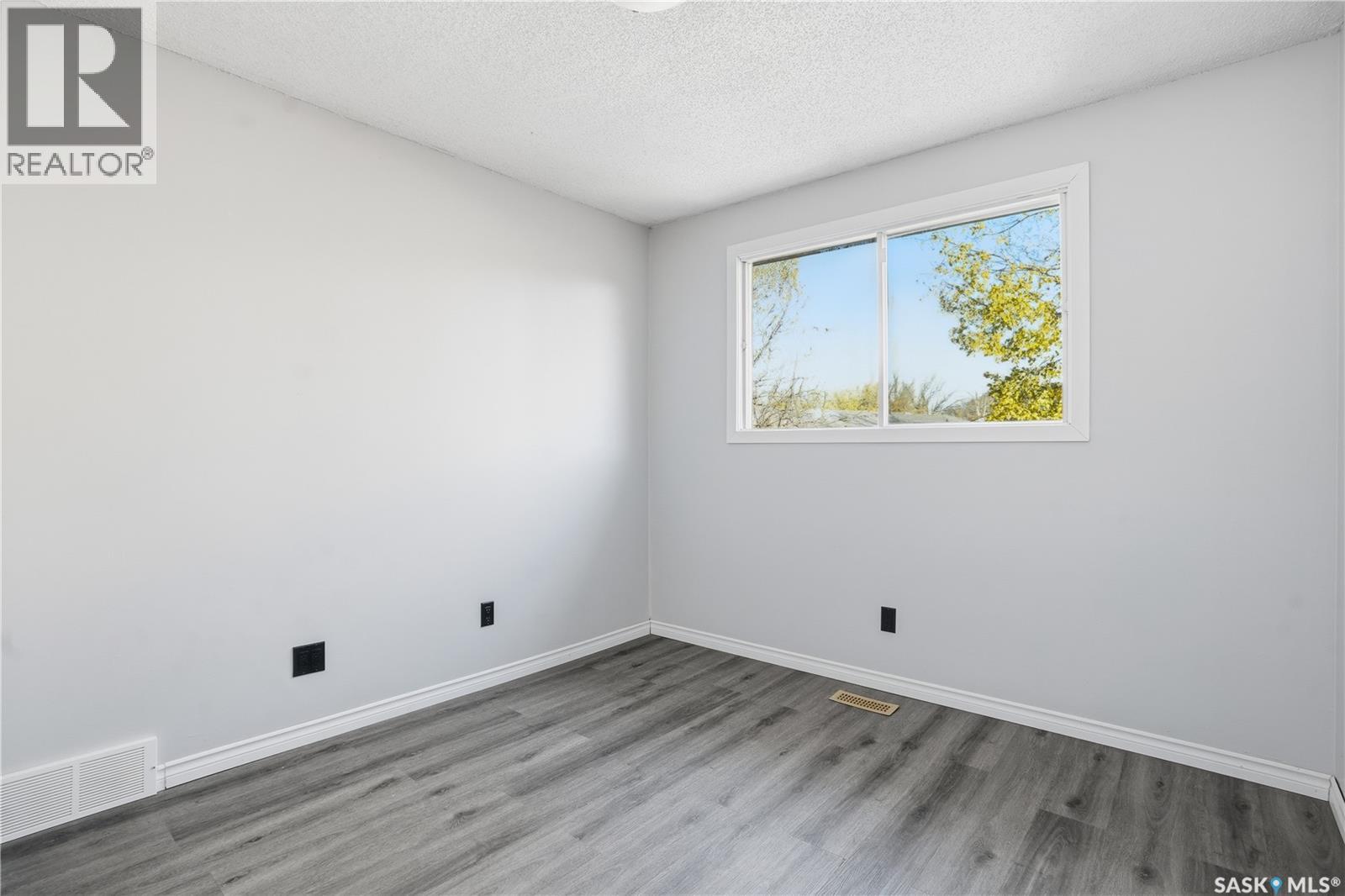 27 Brockelbank Crescent, Regina, Saskatchewan  S4R 6J5 - Photo 25 - SK021894