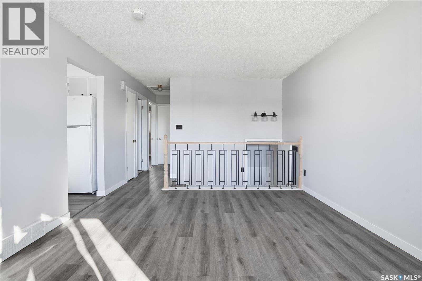 27 Brockelbank Crescent, Regina, Saskatchewan  S4R 6J5 - Photo 8 - SK021894