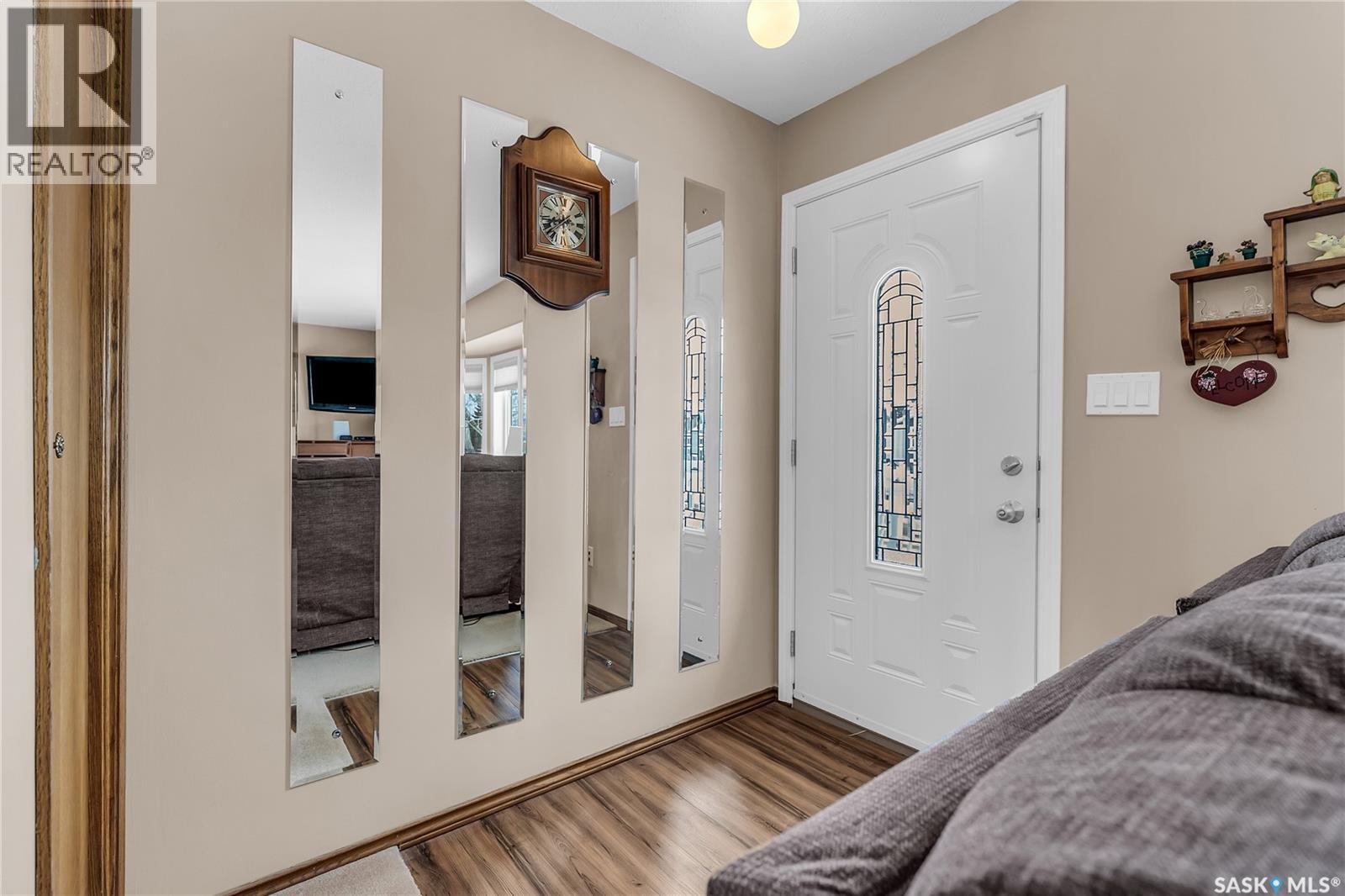 517 8th Avenue W, Biggar, Saskatchewan  S0K 0M0 - Photo 2 - SK021873