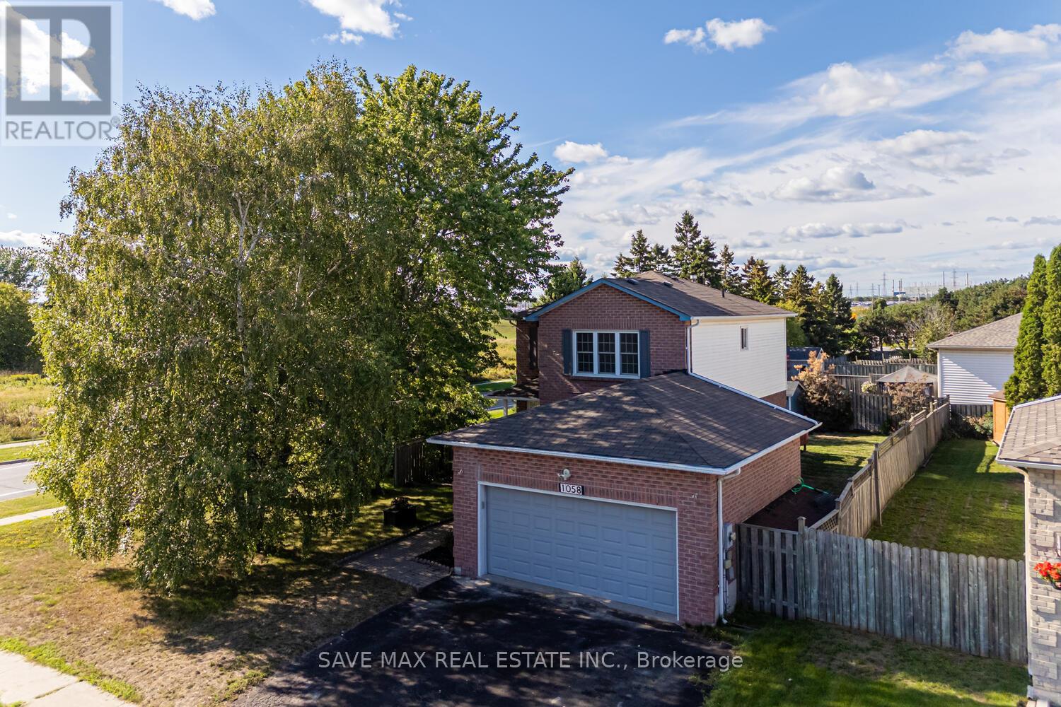 1058 Renaissance Drive, Oshawa, Ontario  L1J 8A8 - Photo 2 - E12486095