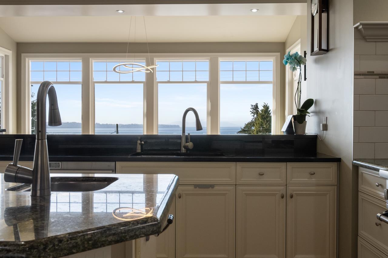 14213 Marine Drive, White Rock, British Columbia  V4B 1A9 - Photo 11 - R3062383