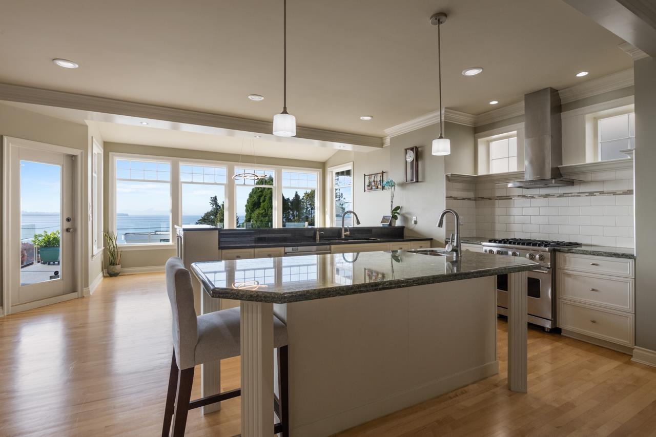 14213 Marine Drive, White Rock, British Columbia  V4B 1A9 - Photo 8 - R3062383