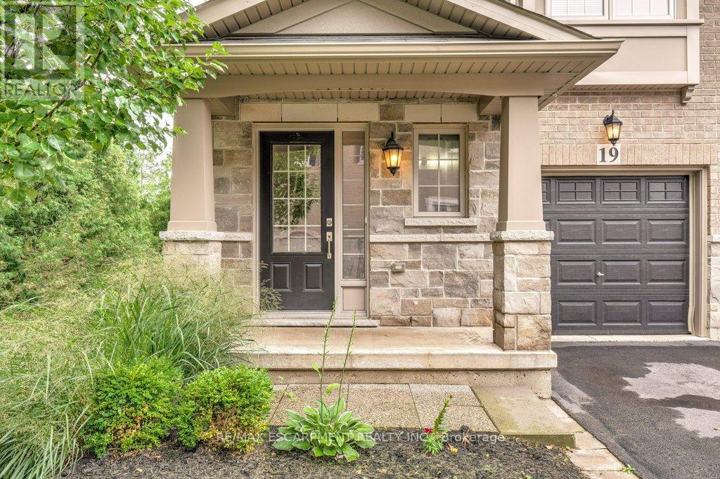 19 - 2086 Ghent Avenue, Burlington, Ontario  L7R 1Y3 - Photo 3 - W12485980