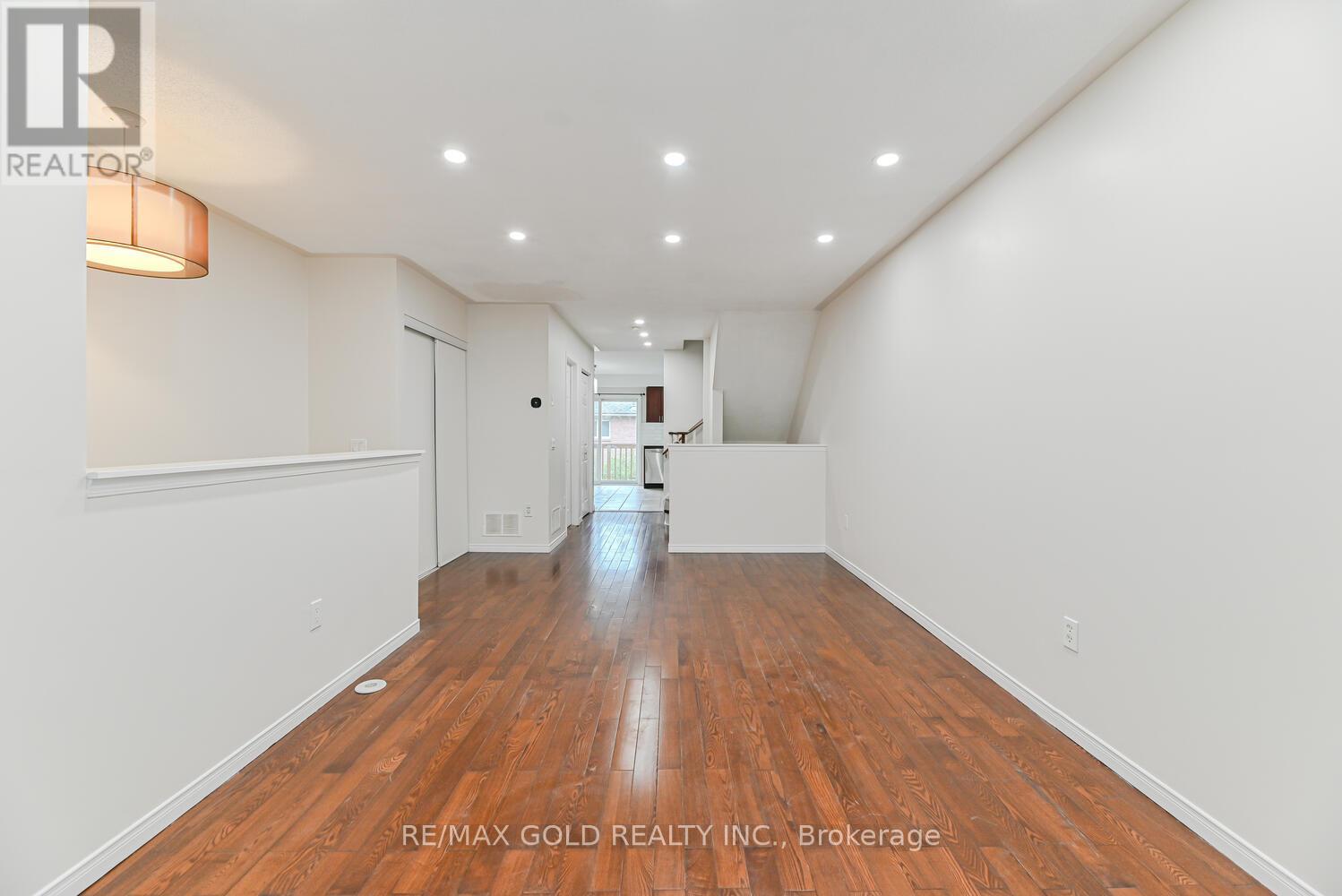 14 - 50 Strathaven Drive, Mississauga, Ontario  L5R 4E7 - Photo 5 - W12486001